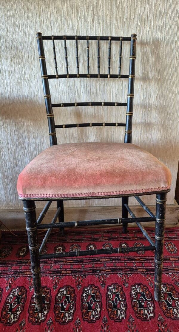 Petite chaise Napoléon III en bambou noir et assise velours rouge