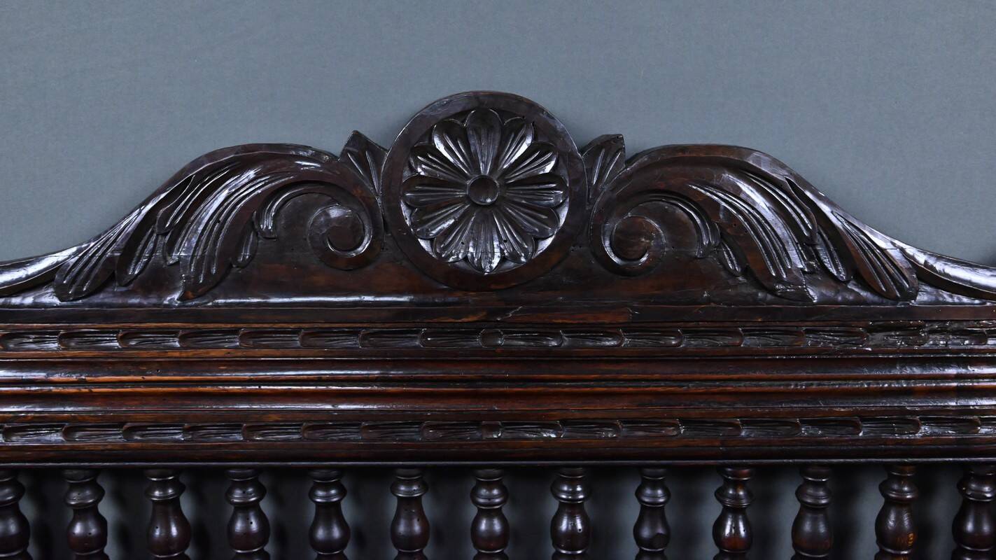 Banc coffre en chêne, style néo-gothique – début XXe