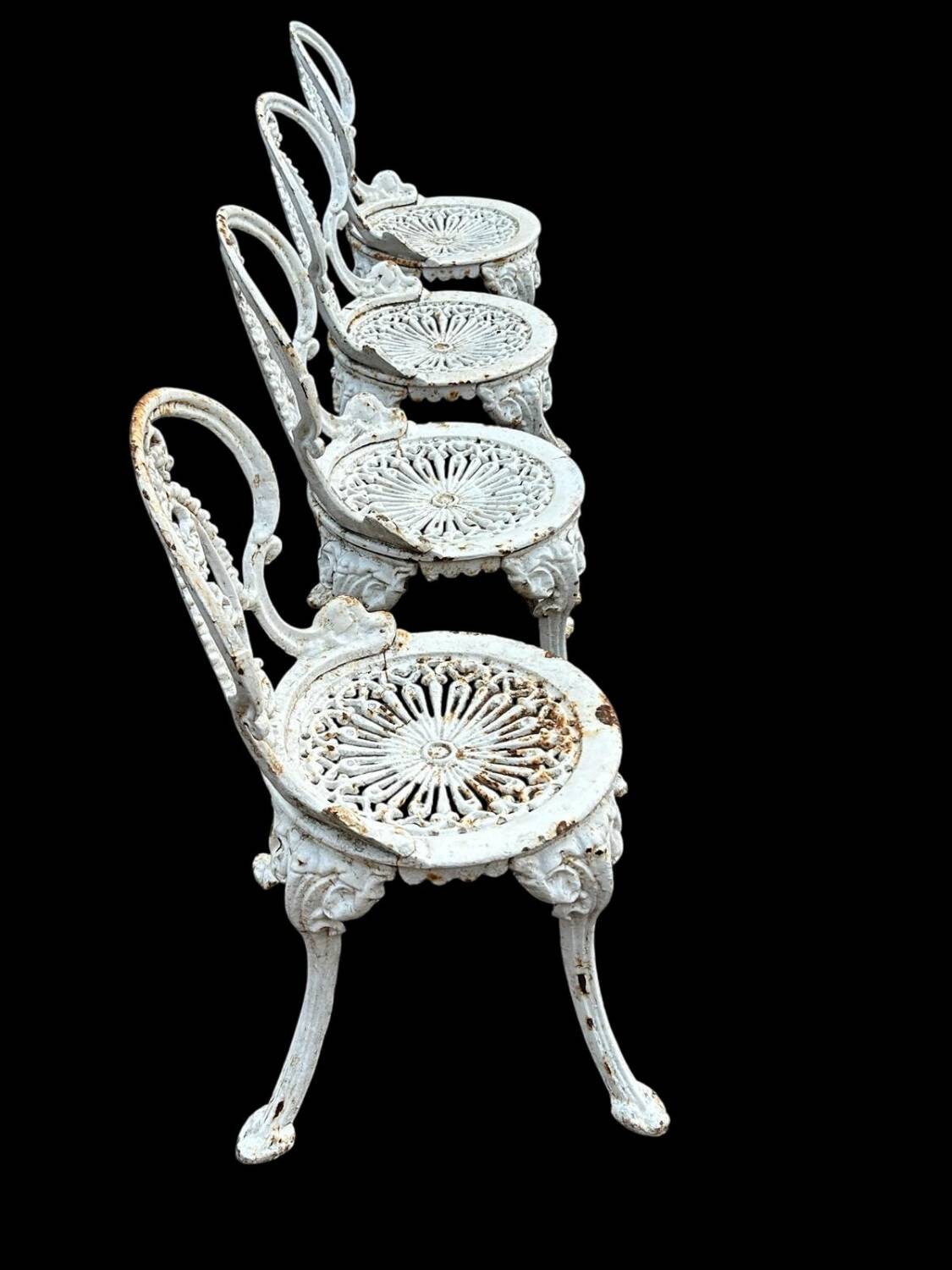 Suite de quatre chaises de jardin en fonte de style Victorien vers 190