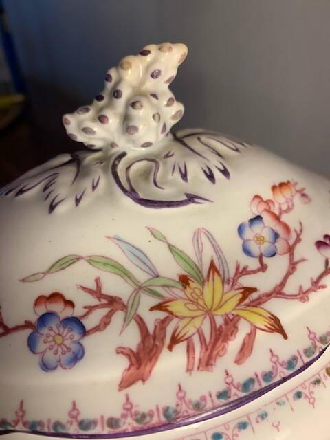 Sauce boat with lid in Sarreguemines earthenware 1860-1919