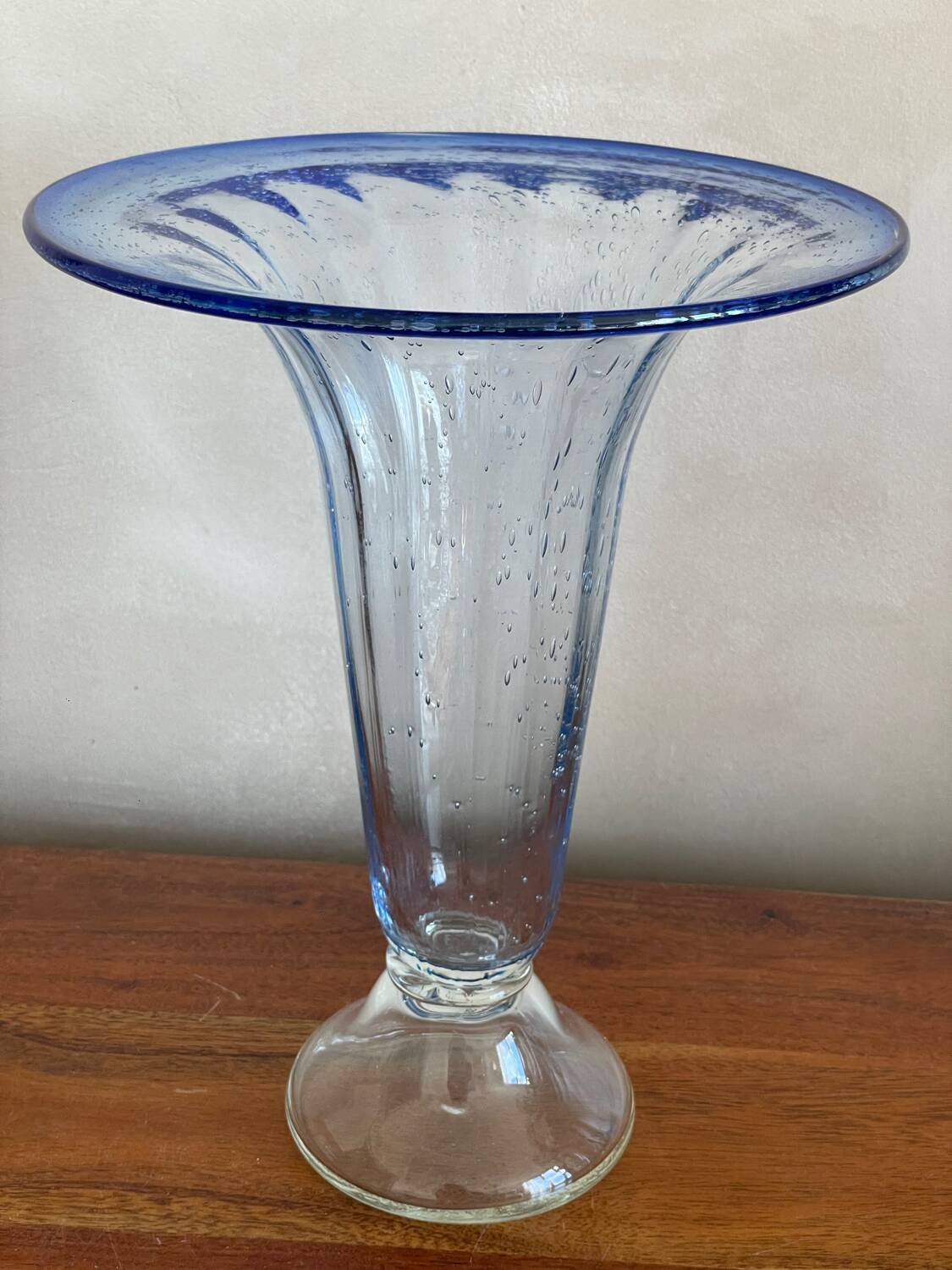 Bubble glass vase on foot