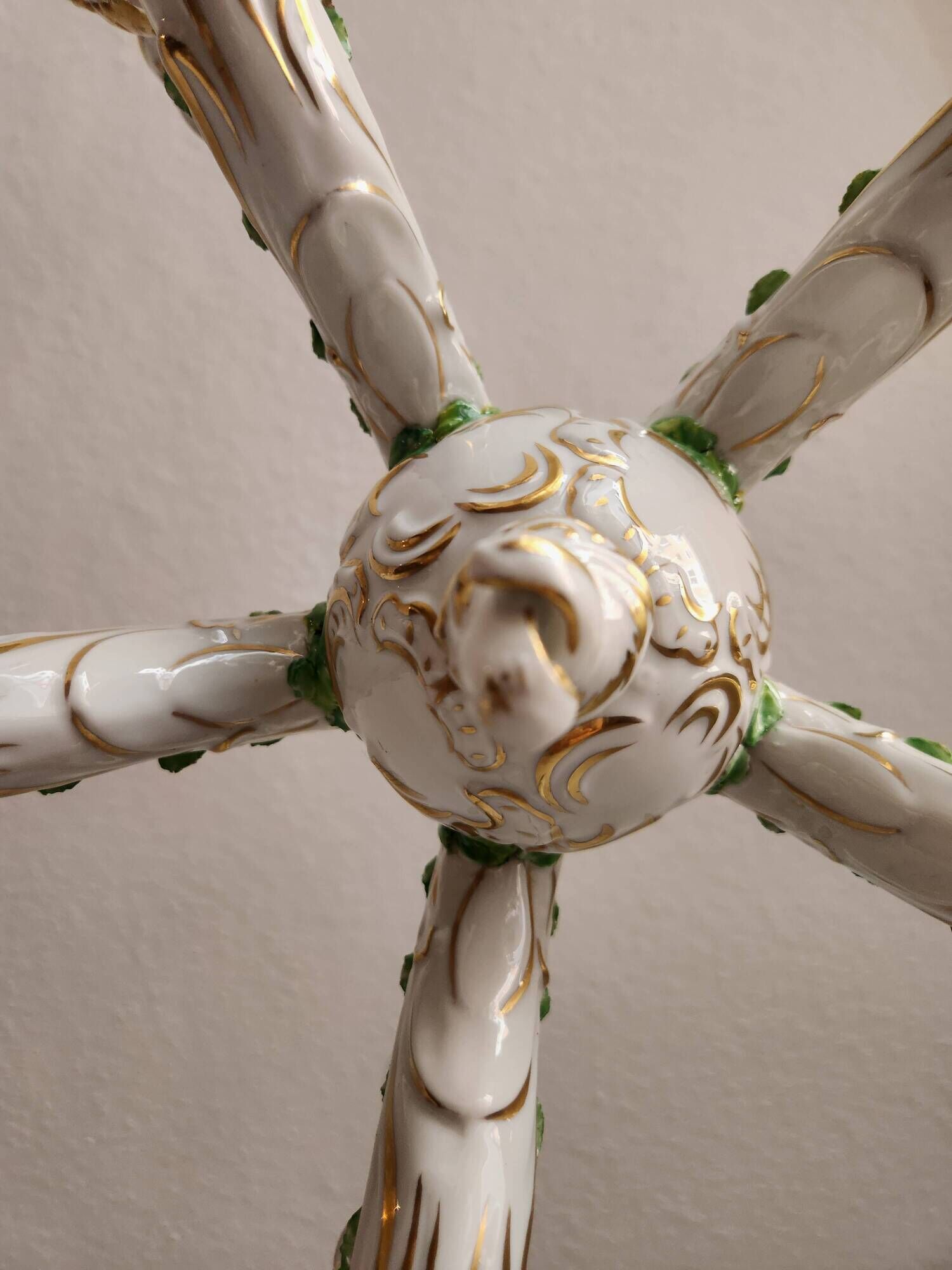 Handgeformt vergoldet vintage Porzellan Kronleuchter Capodimonte 1960er