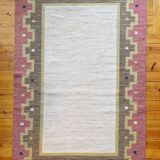 Tapis à tissage plat Röllakan rose et blanc moderne scandinave, Suède, années 1960.