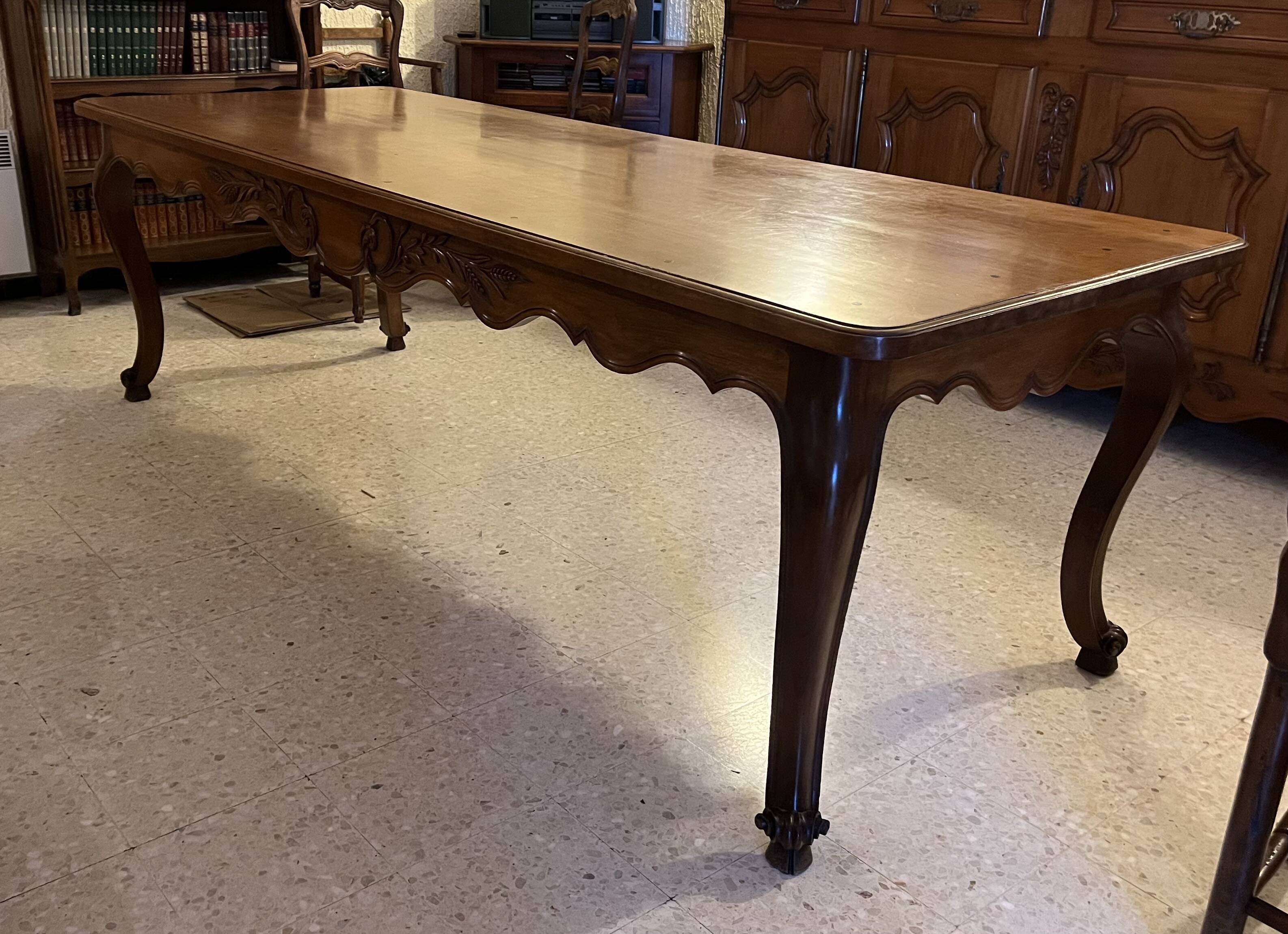 Dining room table and 6 chairs