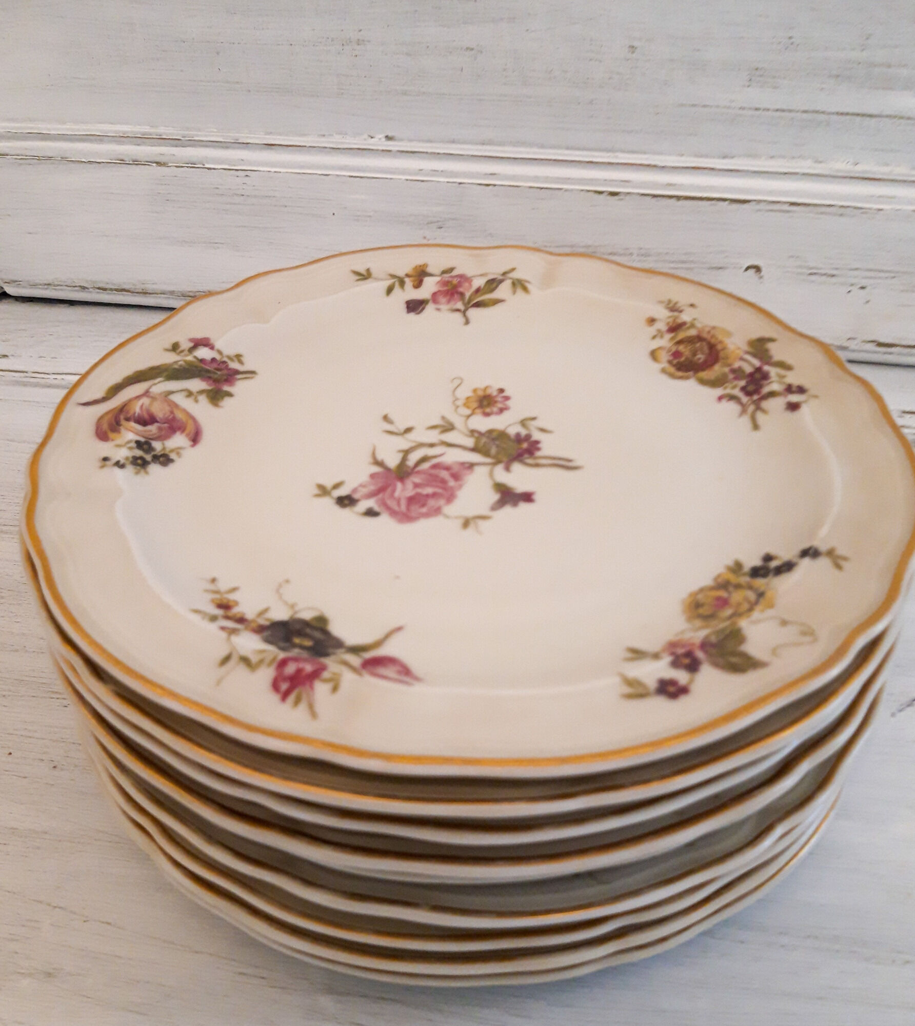Set of porcelain dessert plates with flower patterns