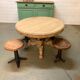 Table Henri II à pattes de lion en chêne brut extensible .