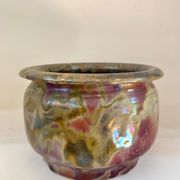 Iridescent ceramic pot
