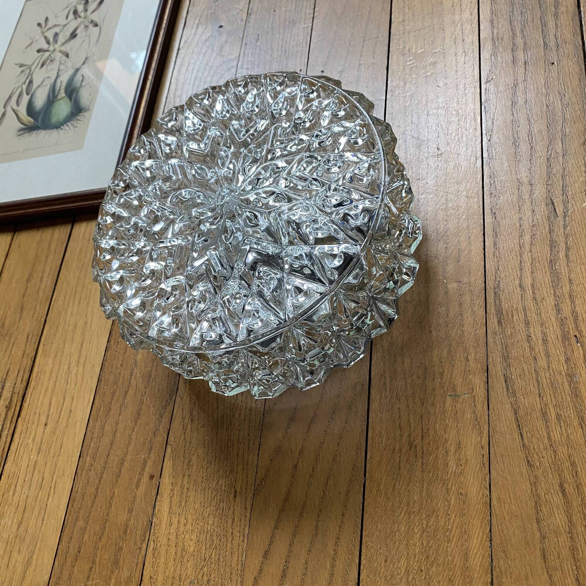 Vintage round wall light fixture in glass, 19 cm.