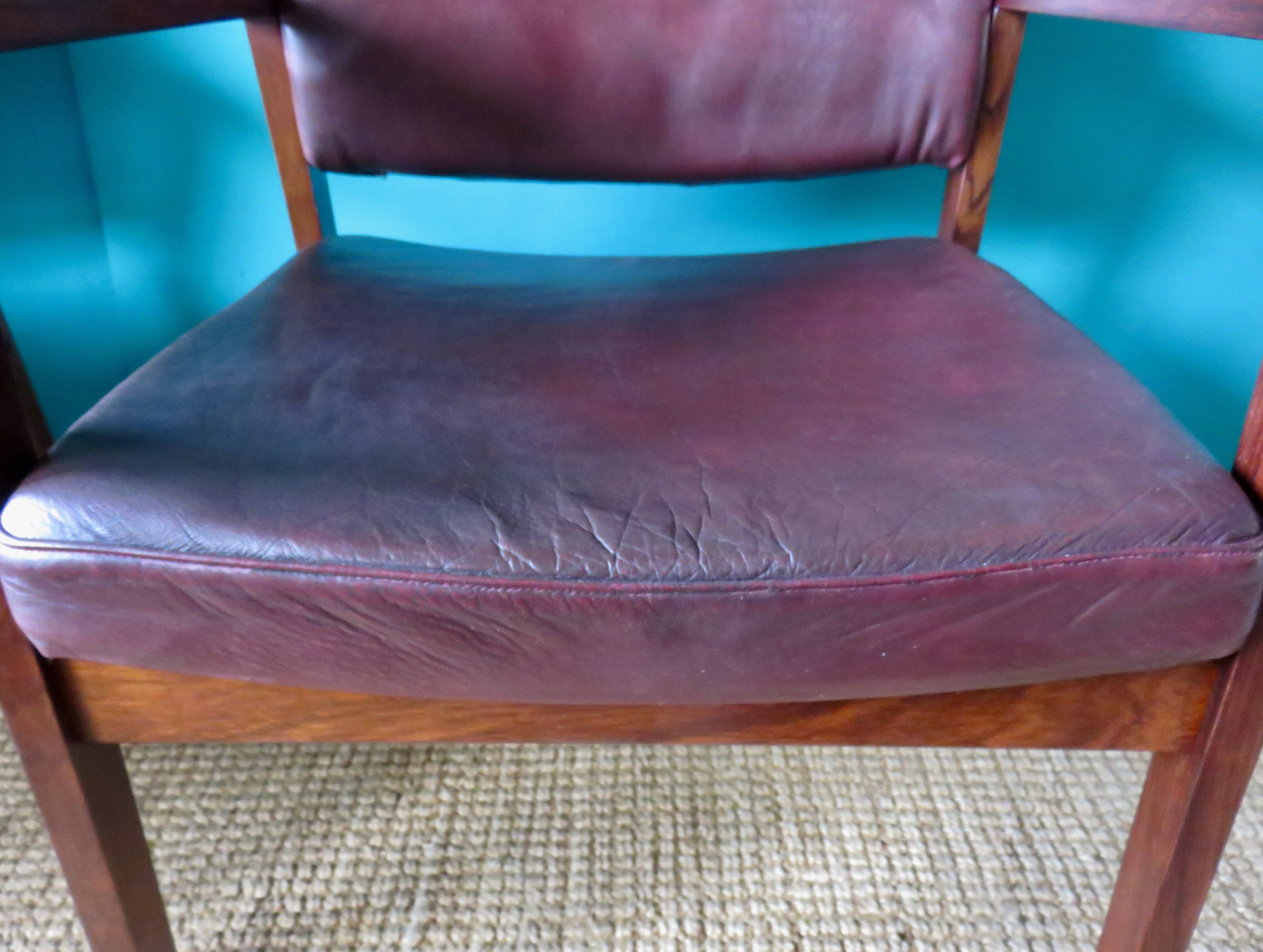 Pair of armchairs in Rio rosewood and plum leather, Denmark 1960