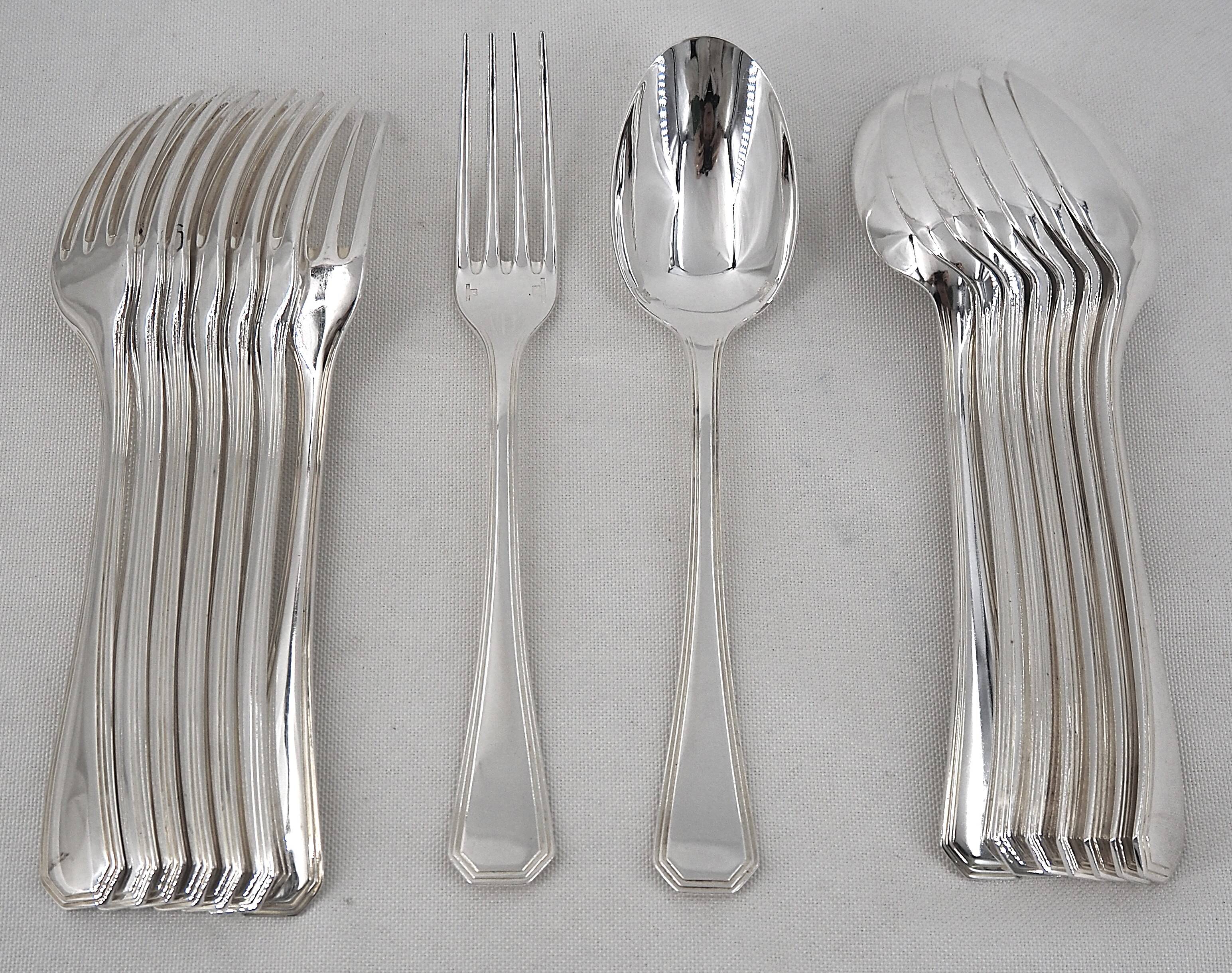 Christofle América, 8 couverts de table, 16 pièces métal argenté excellent état.