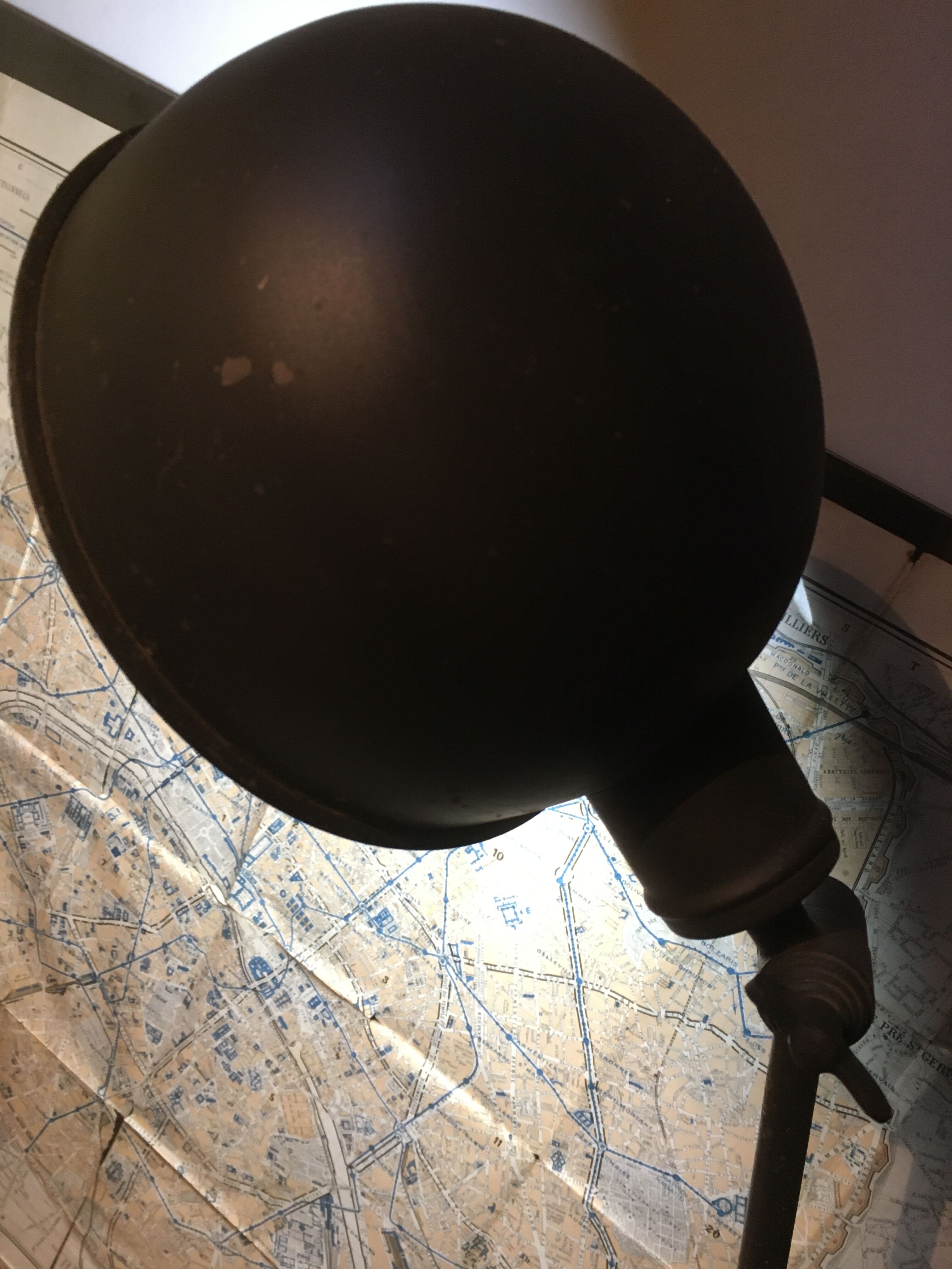 Industrial-style articulated metal desk lamp