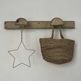 Patère murale, art populaire