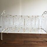 Lit de bébé en fer forgé banquette