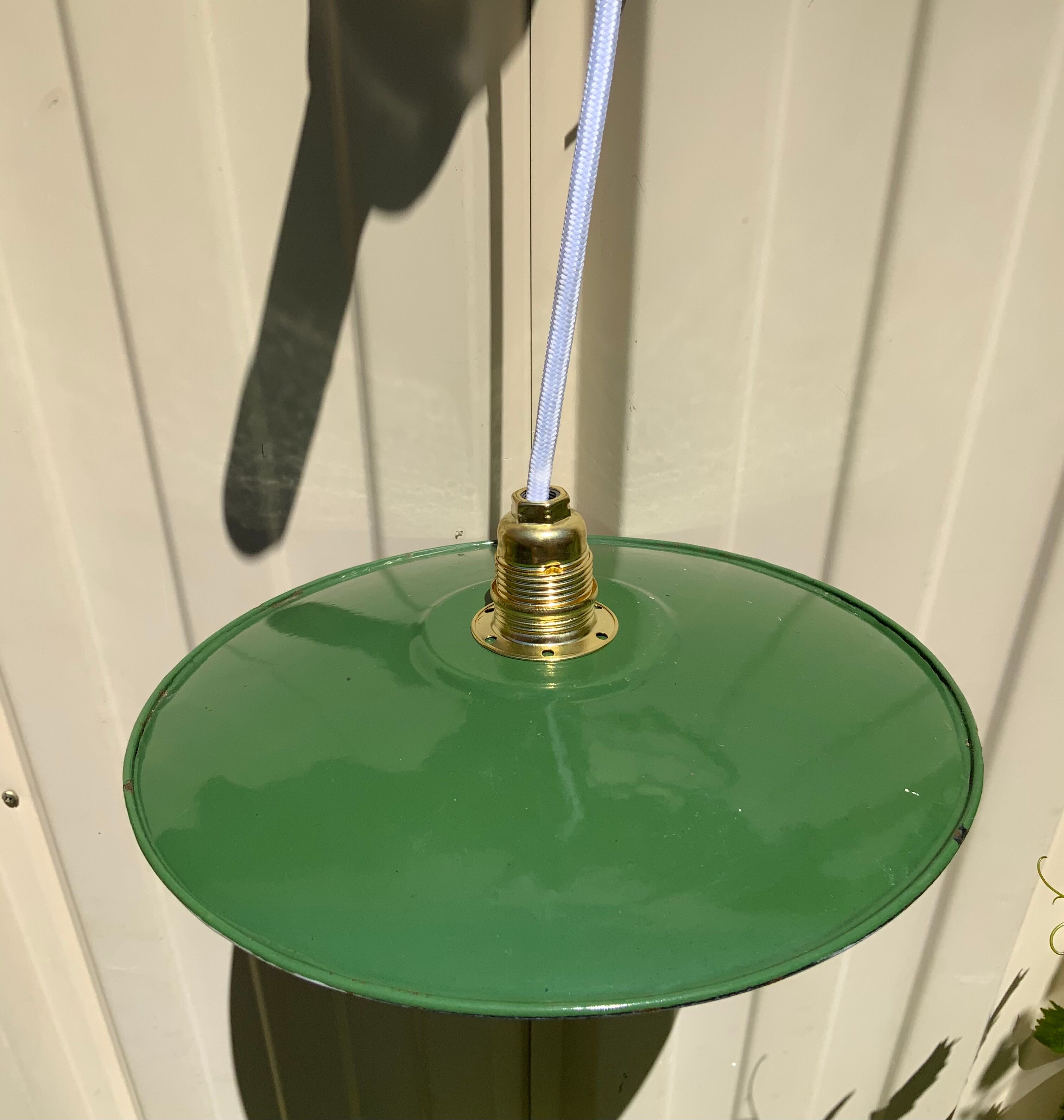 Suspension in green and white vintage enamelled sheet metal diameter 24 cm