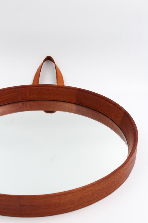 Miroir scandinave en teck avec bracelet en cuir 1950s 19,5cm
