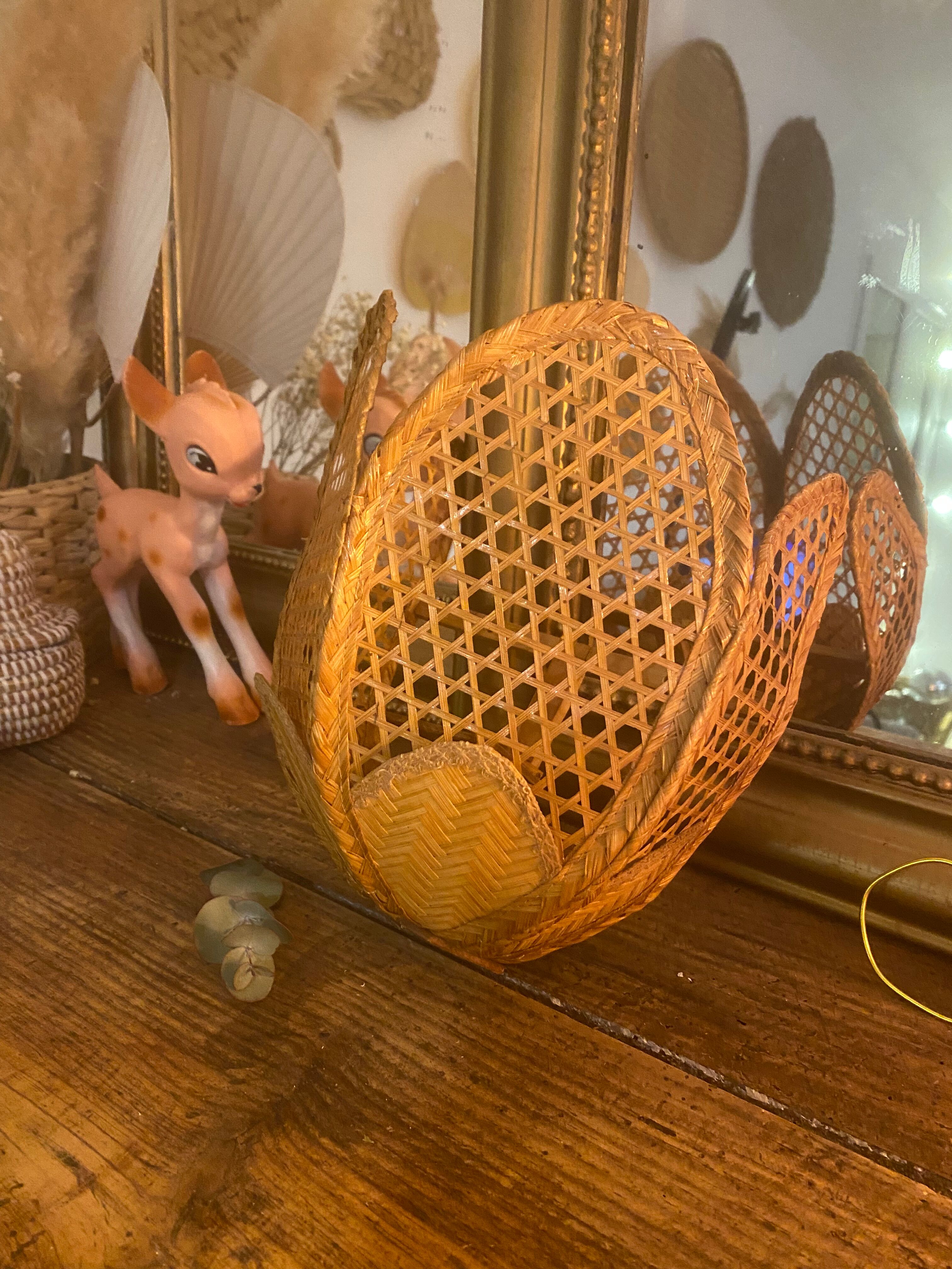 Wicker wall lamp