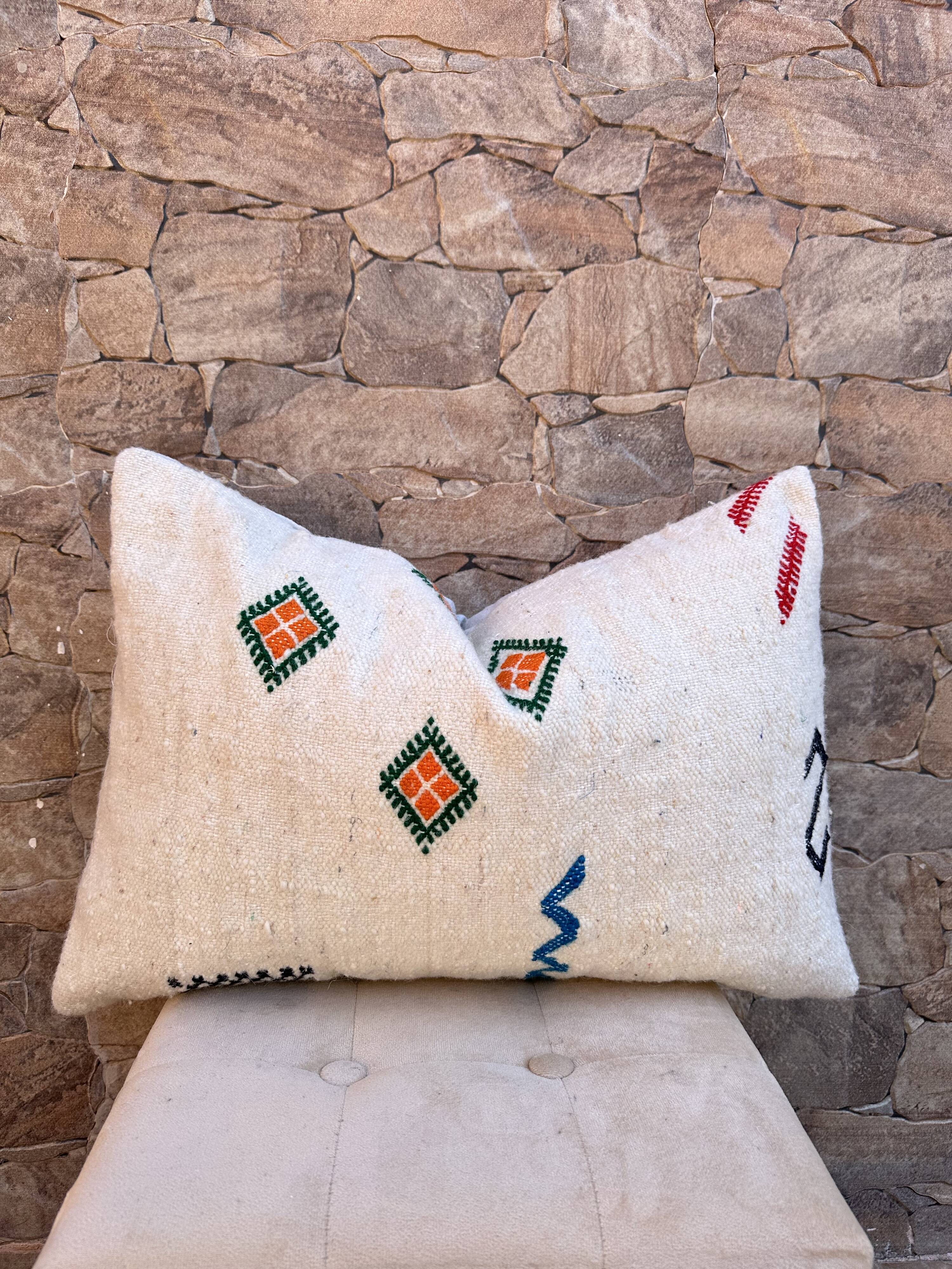 Handmade white Moroccan cushion cover (60x40 cm) for Kilim rugs, cushion cover,