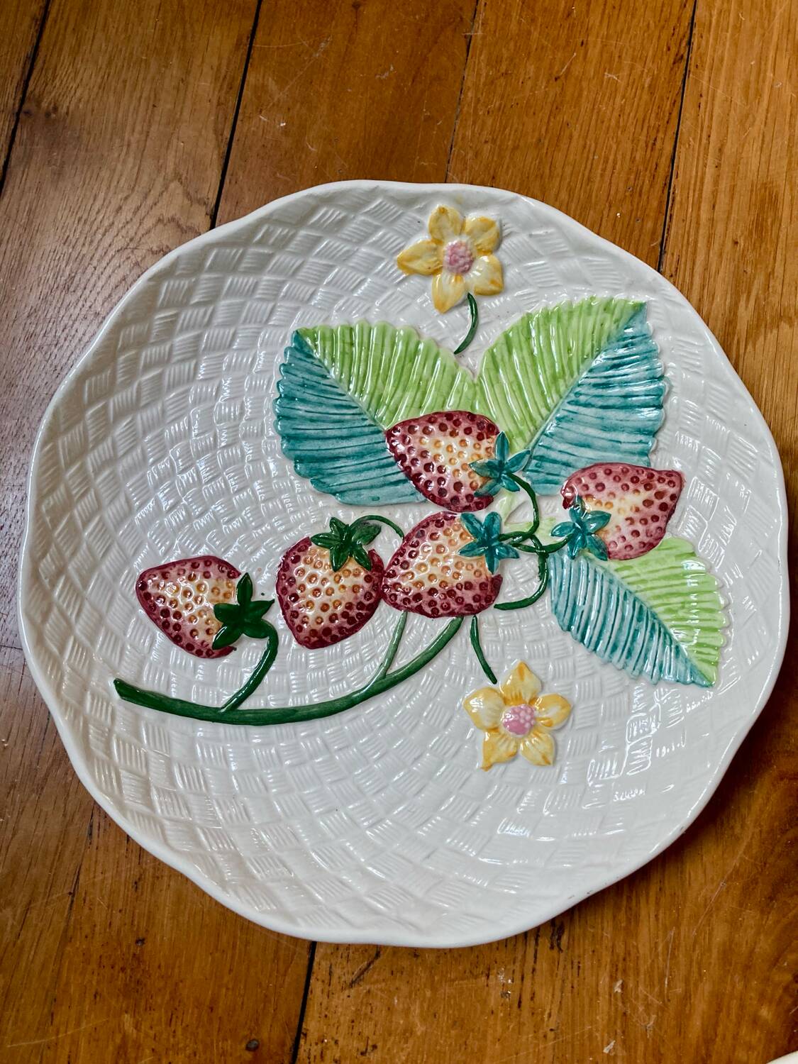 Set of two earthenware plates/dishes.
