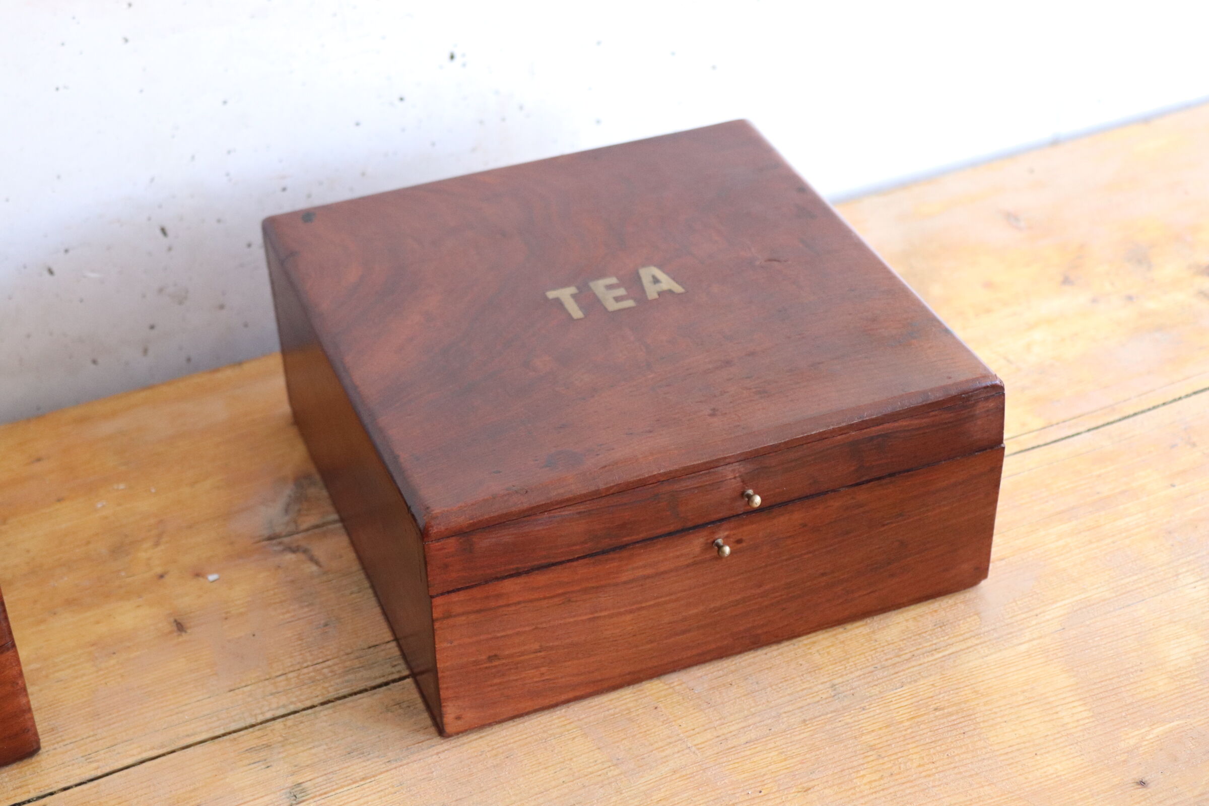 Tea box in wood and brass