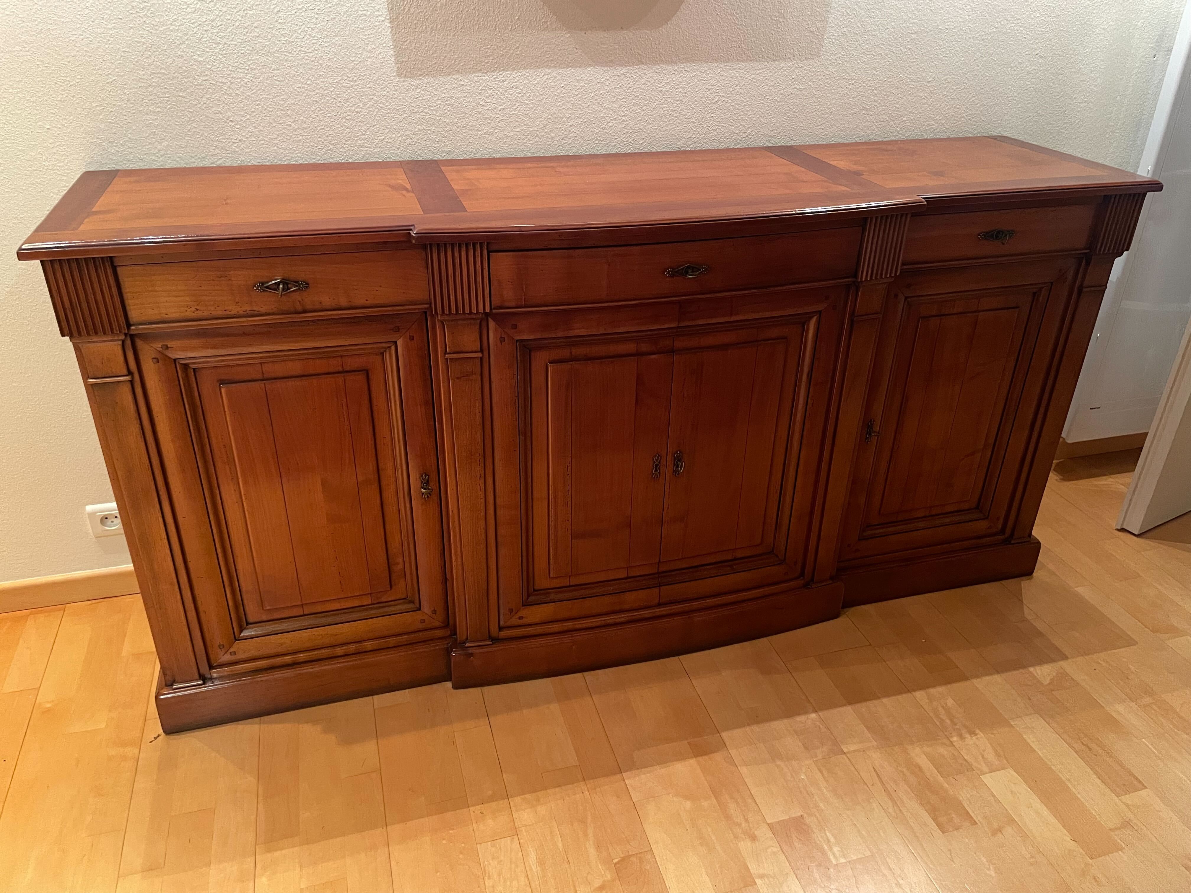Solid wood buffet – classic style – very good condition