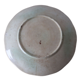 Assiette en barbotine ancienne