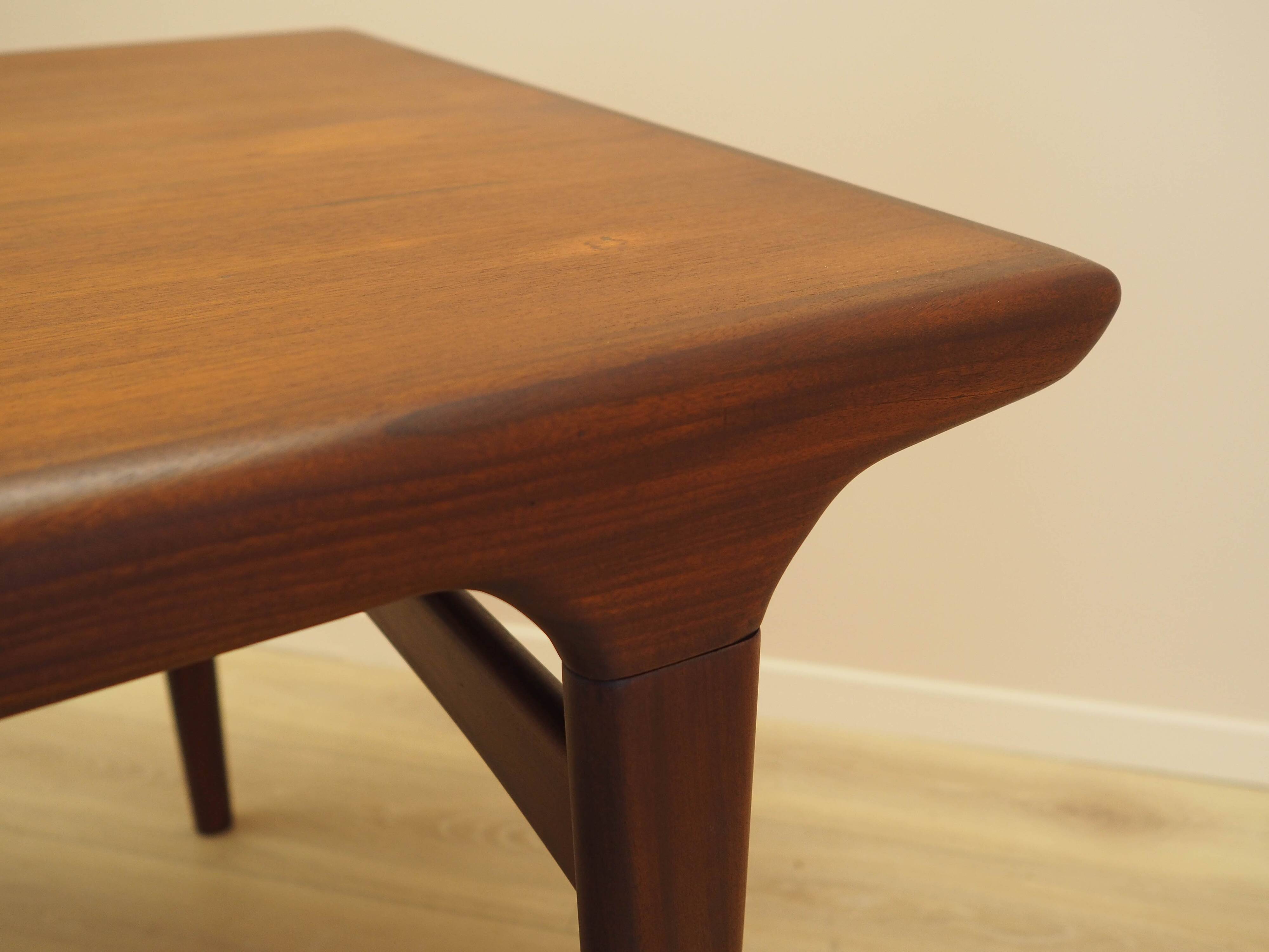 Teak table, Danish design, 1970s, designer: Johannes Andersen