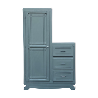 Asymmetrical cabinet