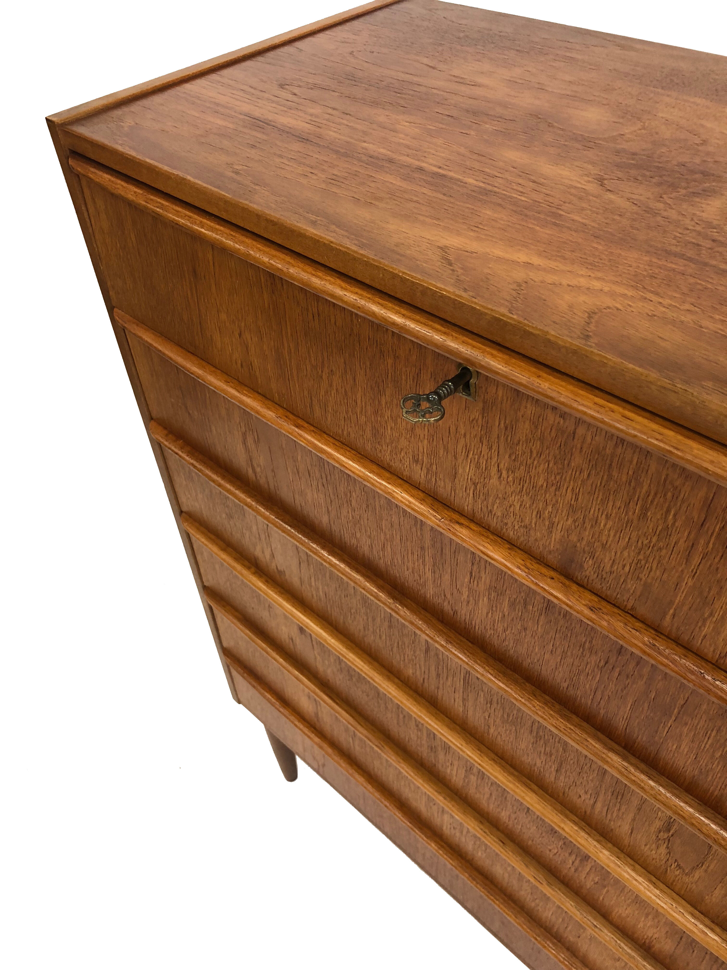 Dresser in teak
