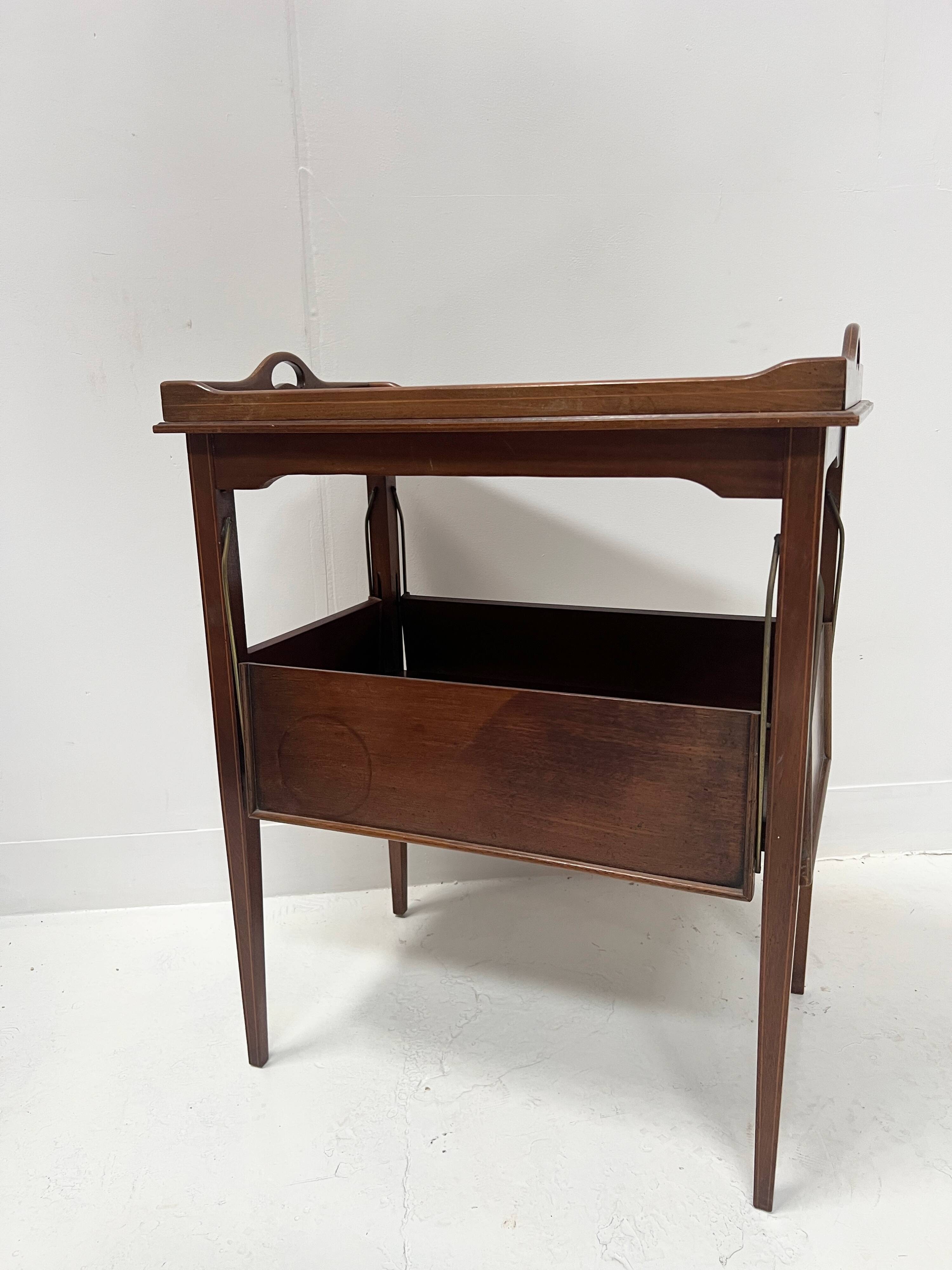 Mahogany serving table with marquetry inlay decoration, 20th century.