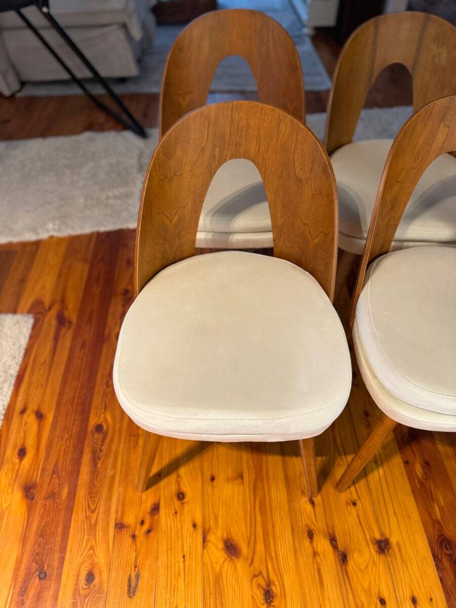 Ensemble de 4 chaises Mid-Century en hêtre et tissu beige/marron par Antonín Šuman (1960s)
