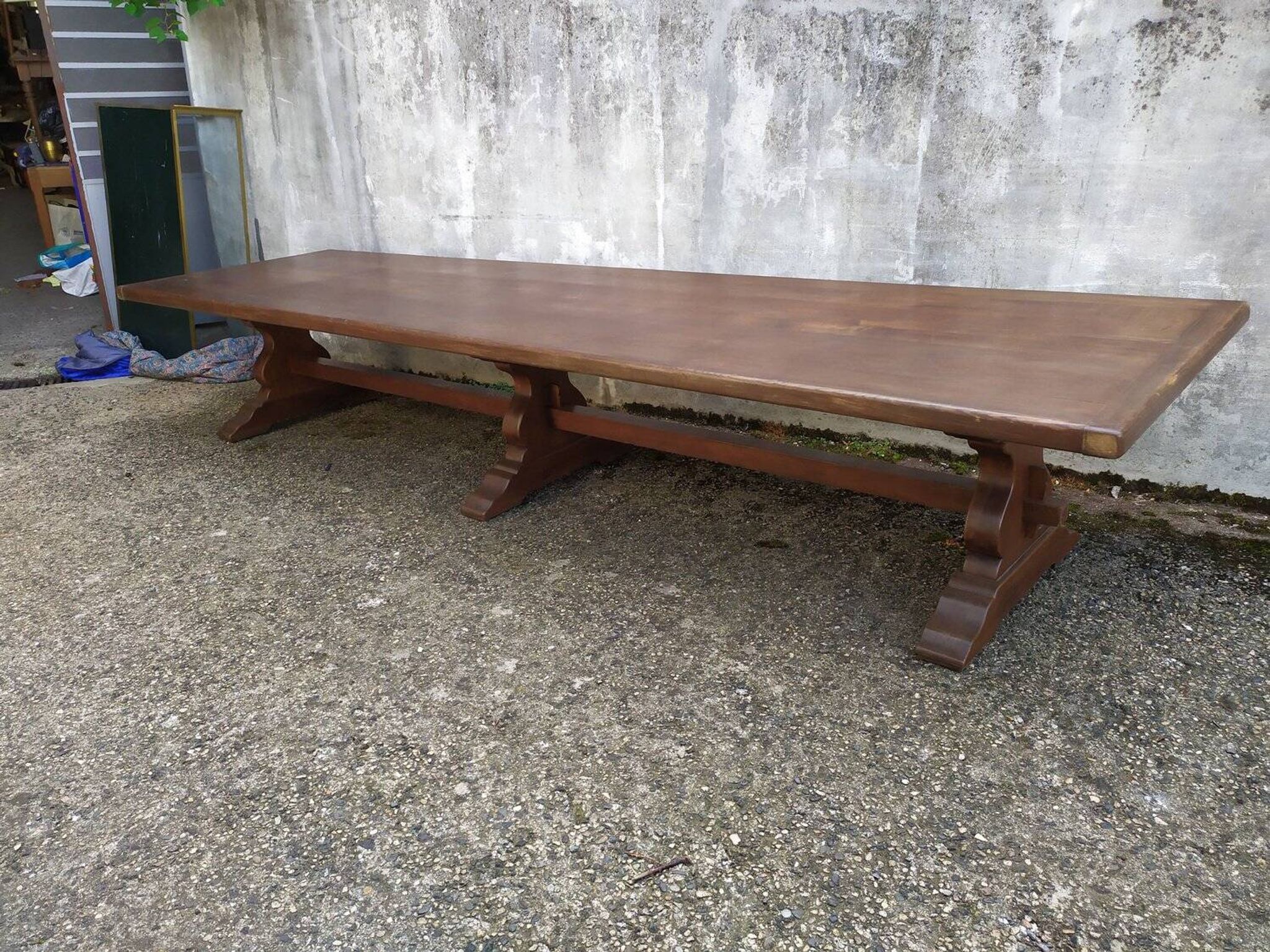 Table de conférence monastère chêne