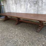 Table de conférence monastère chêne