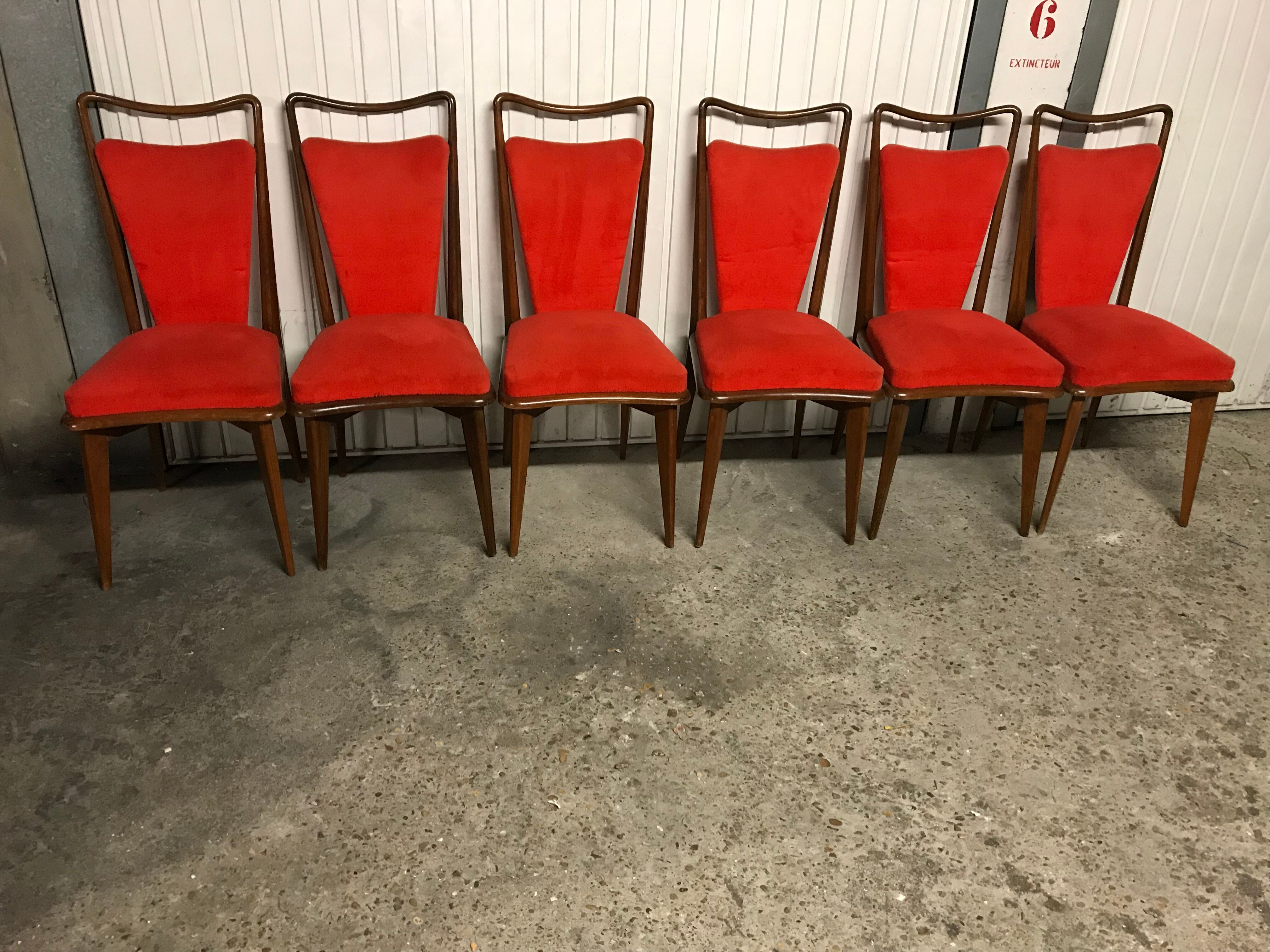 Suite de 6 chaises vintages scandinaves rouges