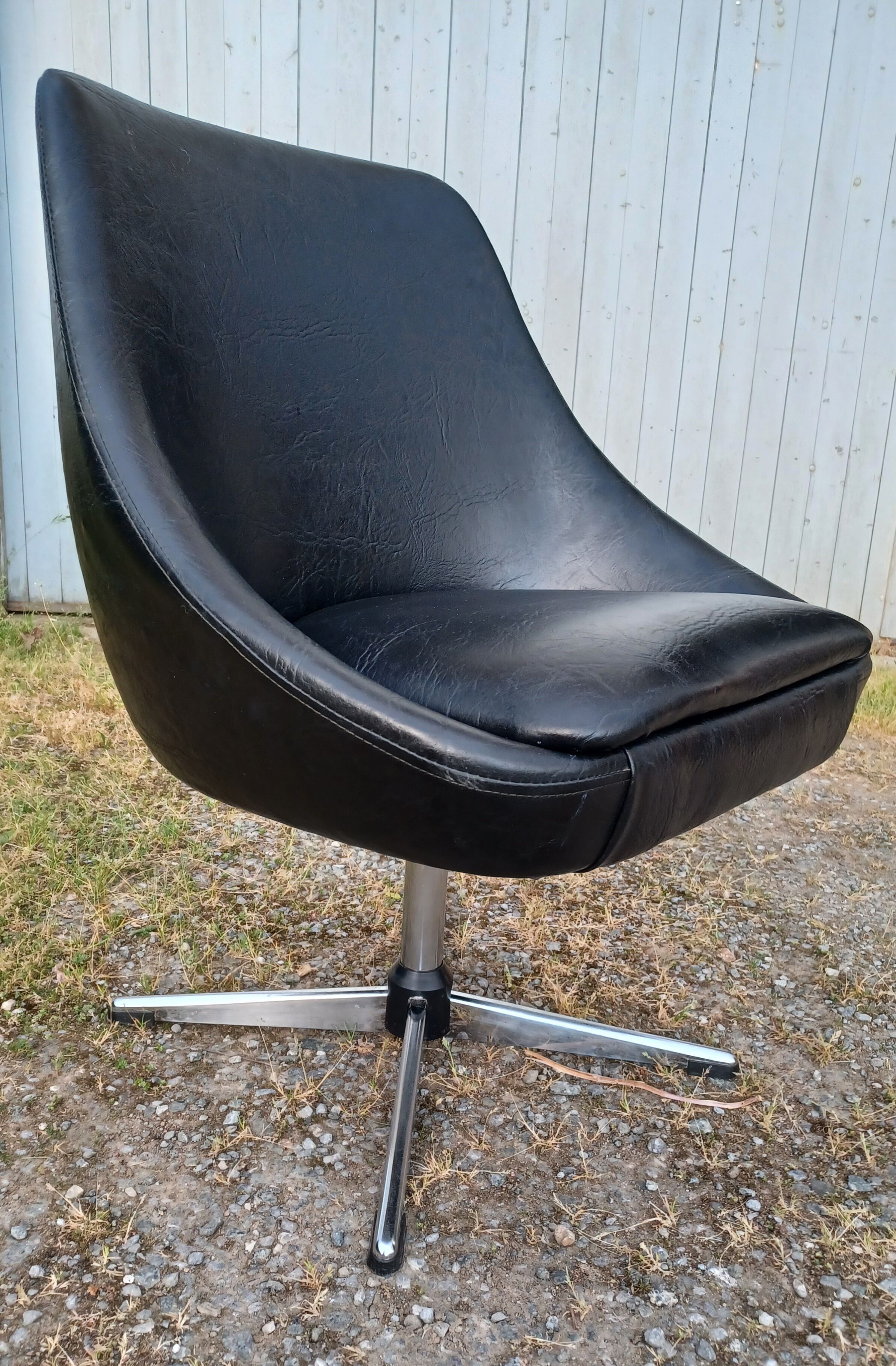 Swivel chair, 70