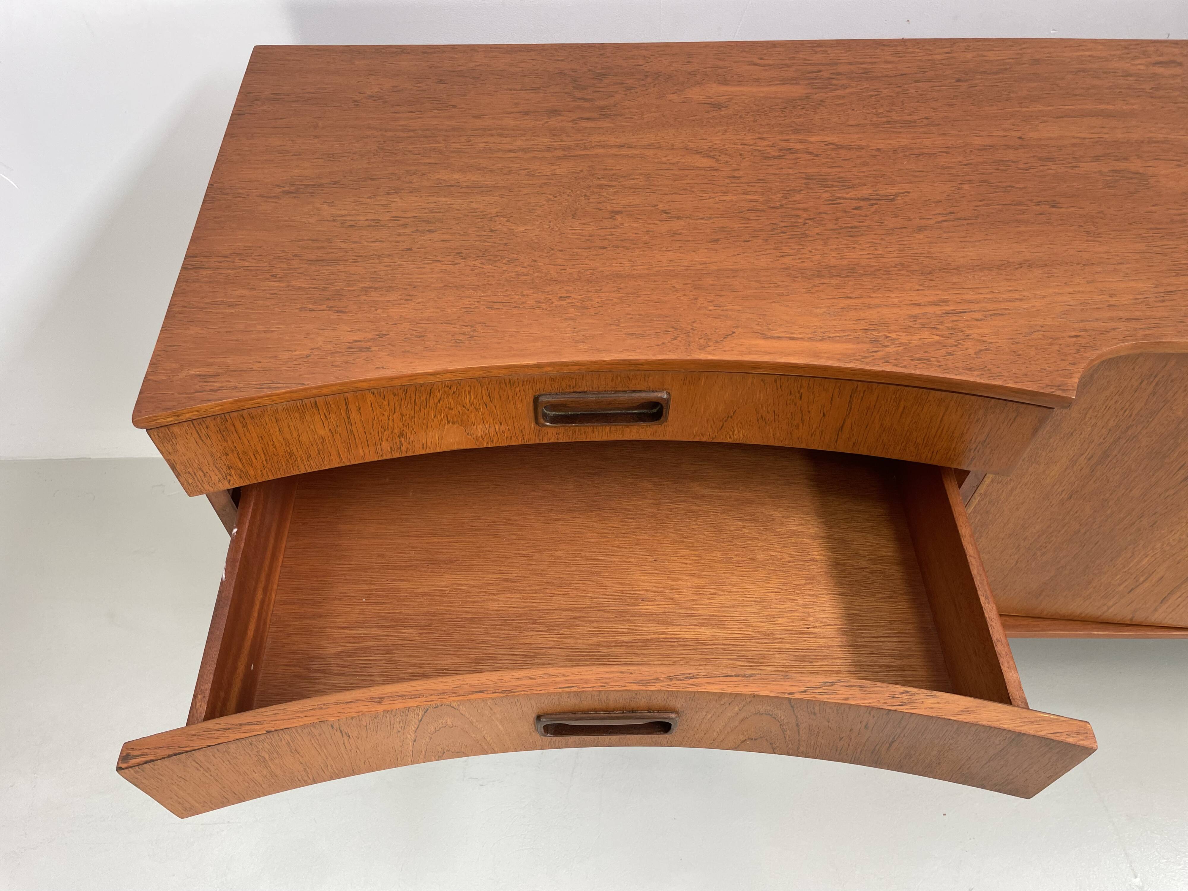 Buffet vintage unique et très rare des années 60.