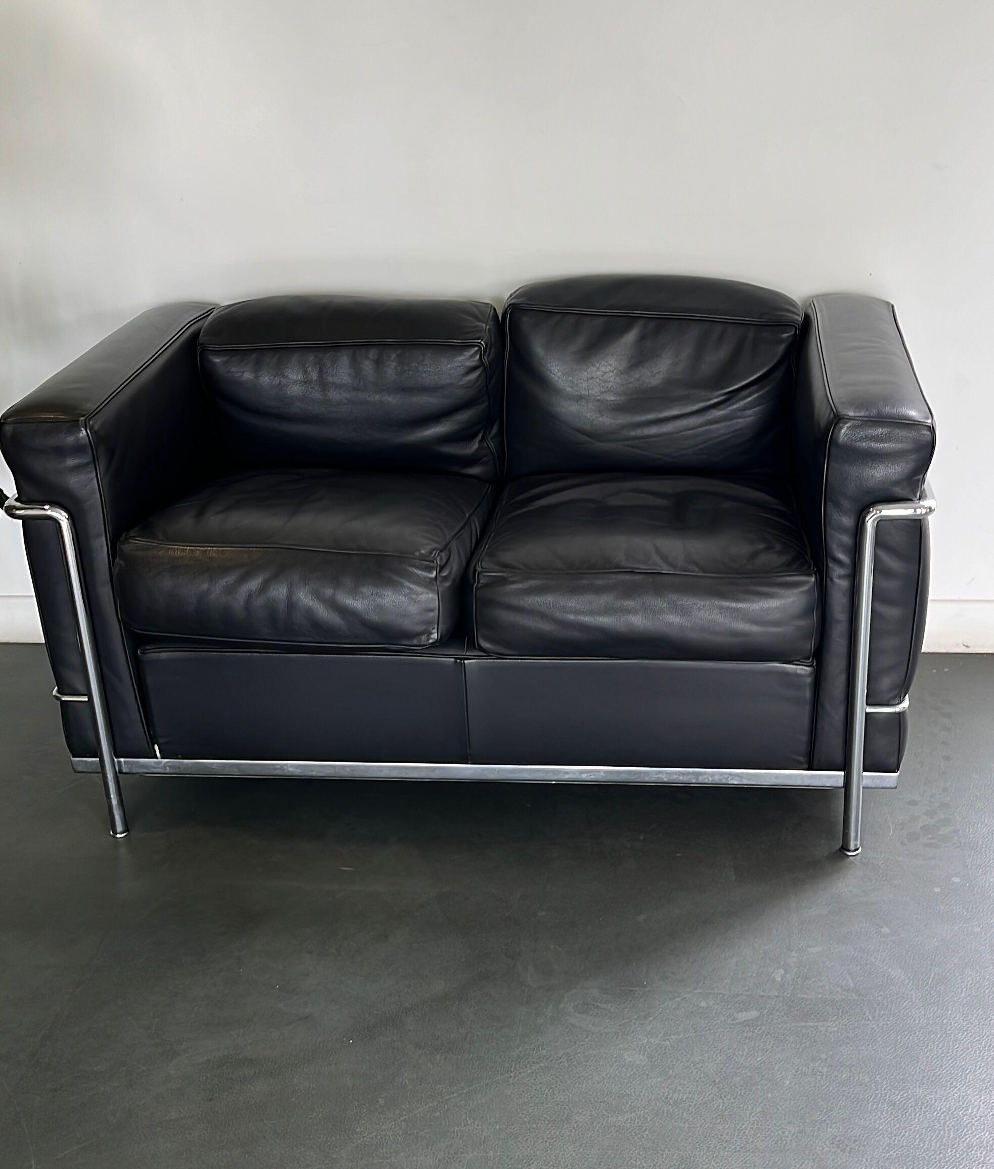 LC2 Le Corbusier sofa