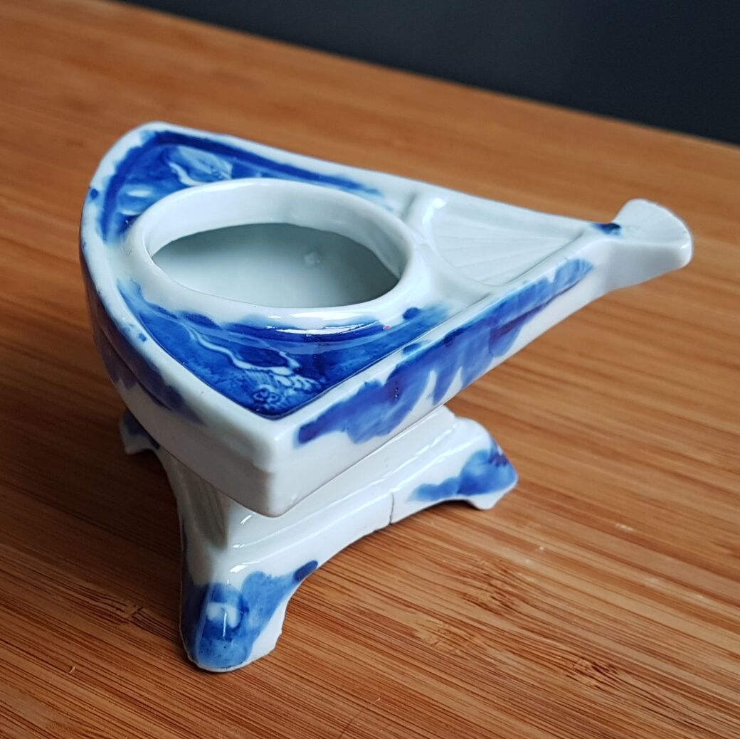Ancient Chinese porcelain inkwell