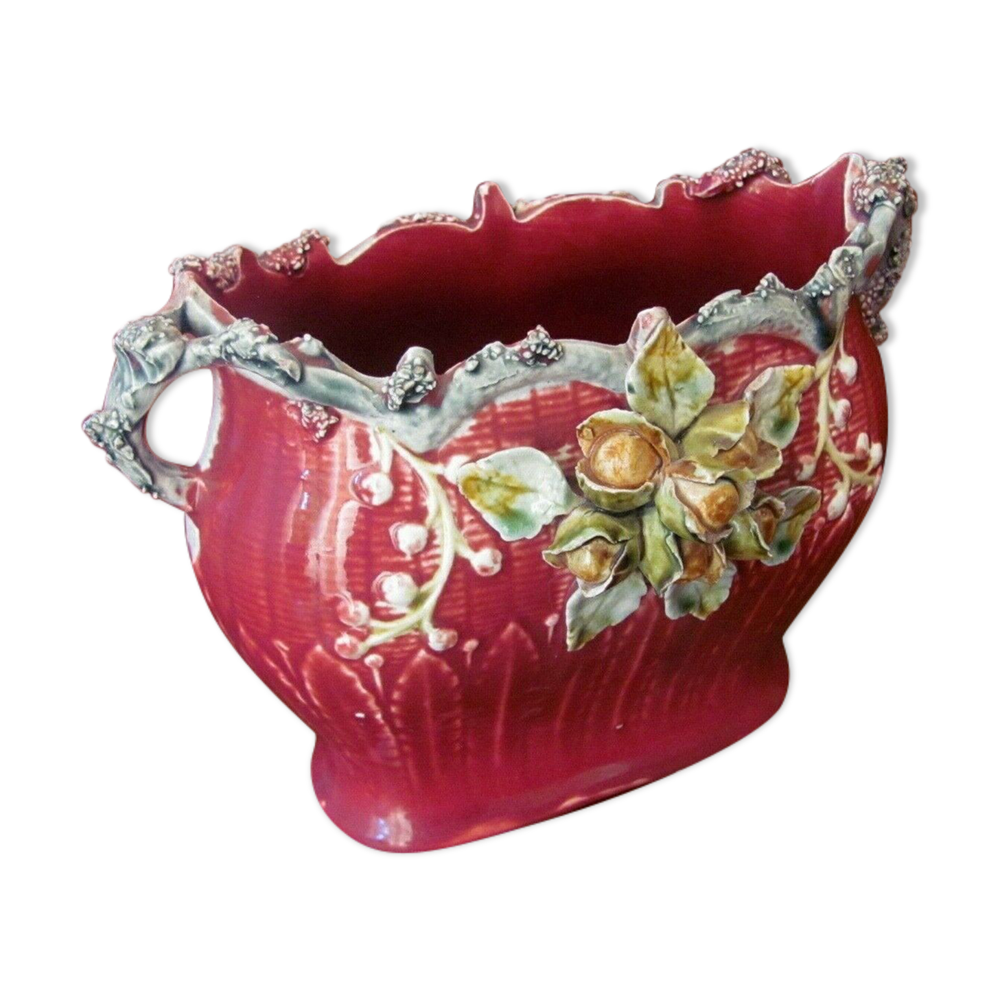 Garden cover in red slurry decorated with flower buds