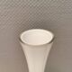Vase en verre haut et fin, en verre double couche (translucide et blanc laiteux)