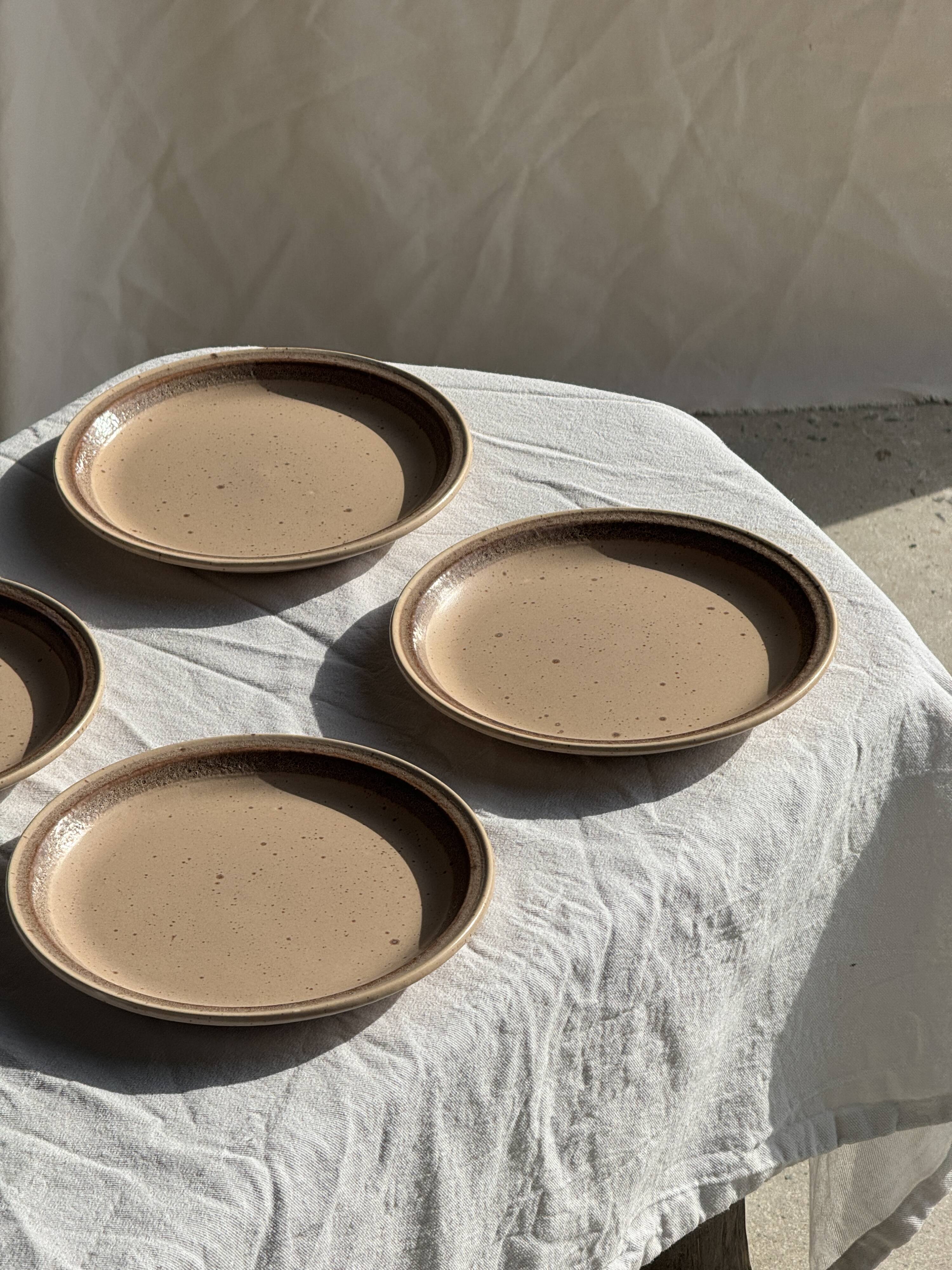Lot de 4 assiettes à dessert en grès beige liseré brun Sarreguemines grès