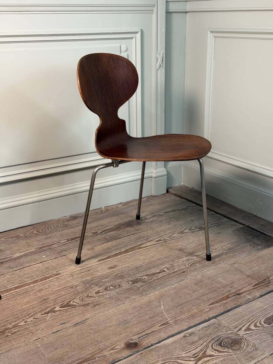 Arne Jacobsen for Fritz Hansen, "Ant" chair, model 3100, first version with three legs.