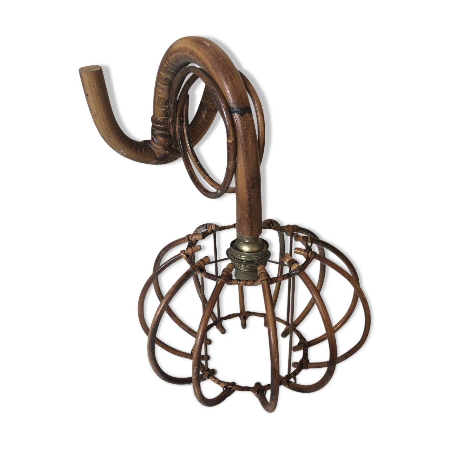 Cage shape wall lamp in rattan