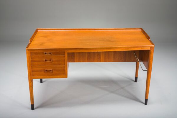 Bureau scandinave moderne en teck attribué à H. Brockmann Petersen pour Poul M. Jessen, années 1960