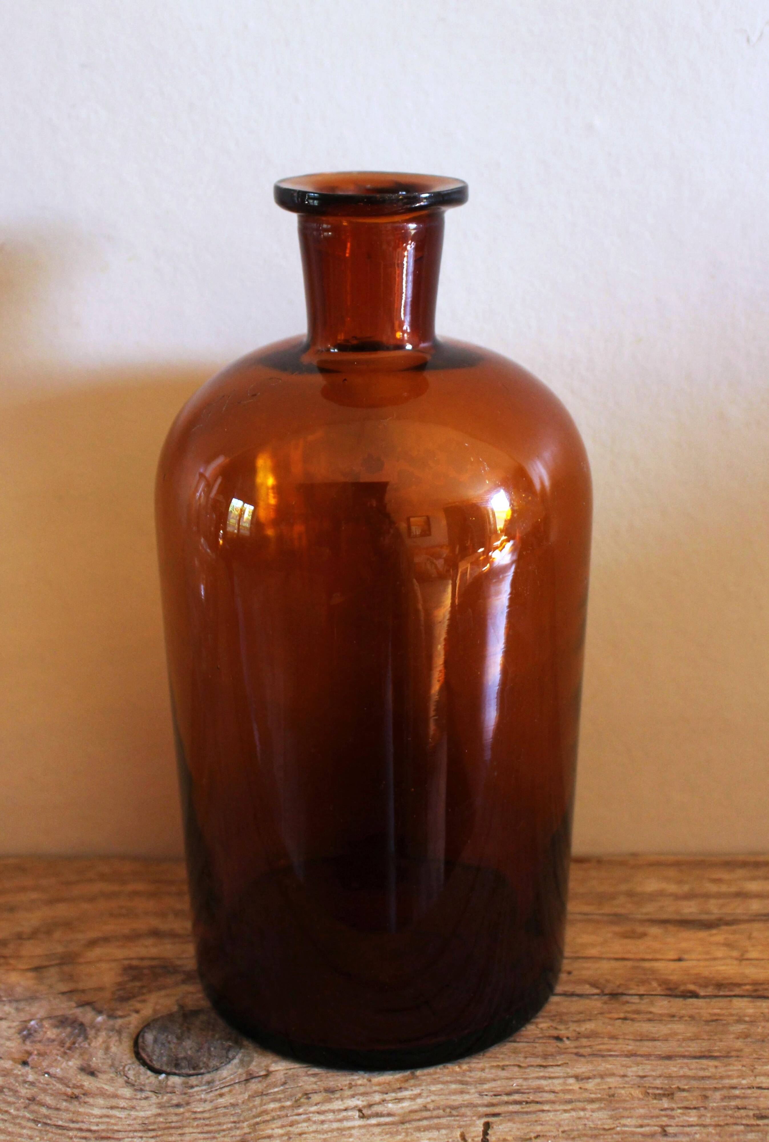 Vase en verre ambré flacon vintage