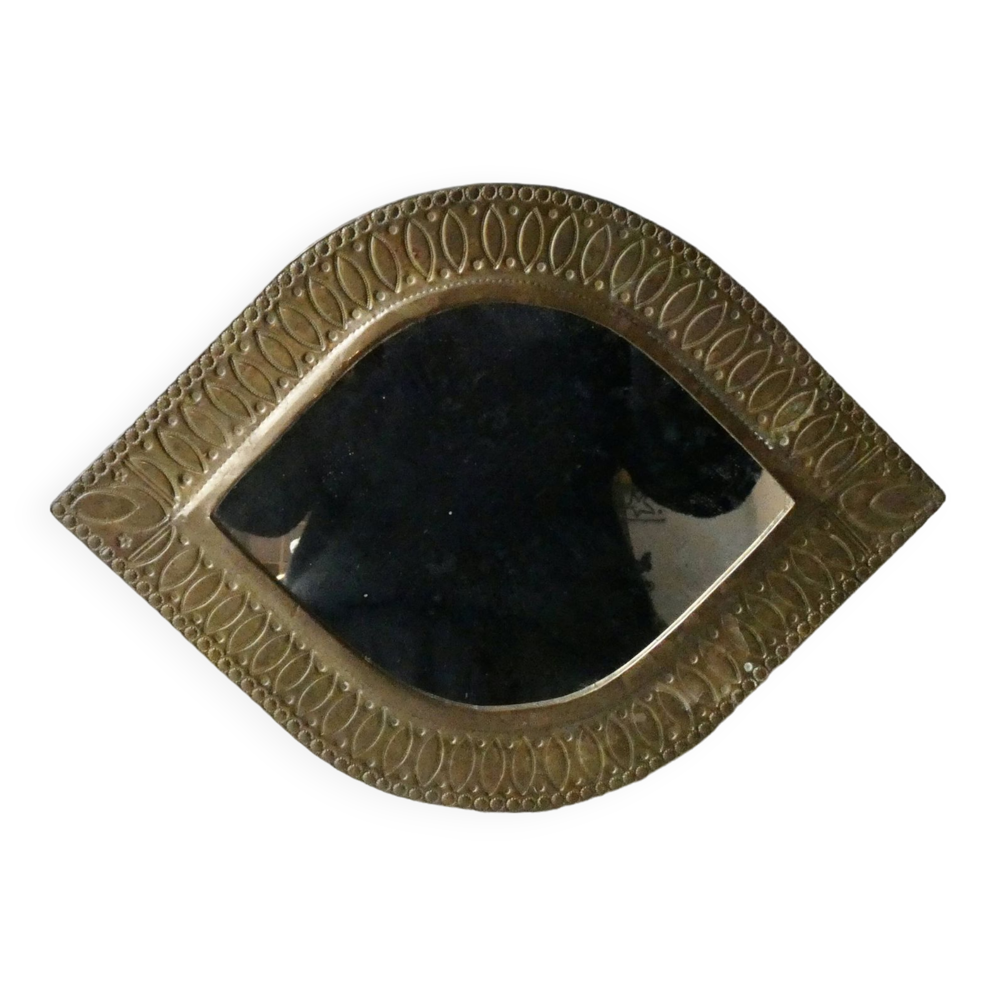 Miroir marocain en métal ciselé, forme oeil, années 70-80
