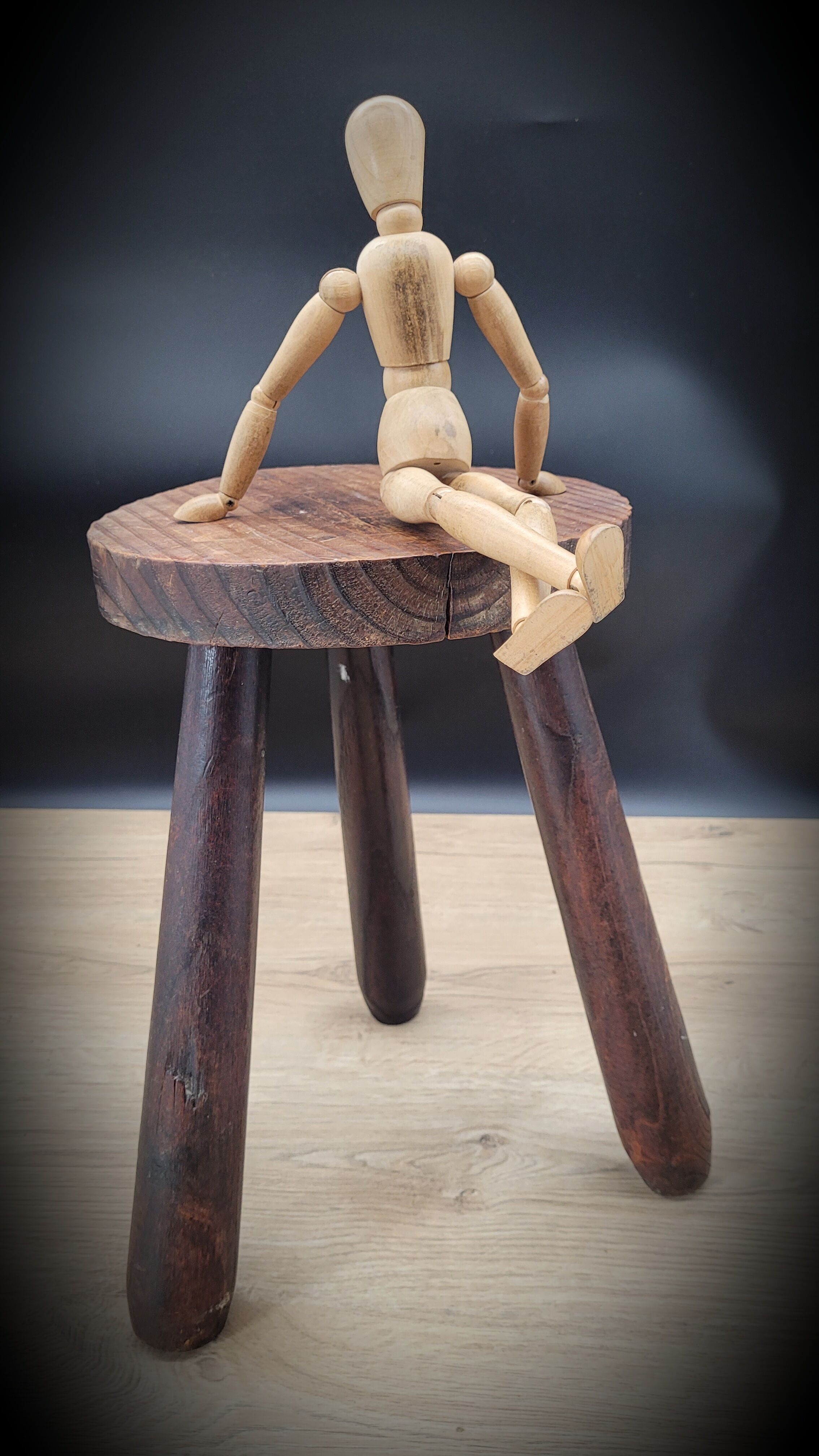 Low stool tripod feet pencil