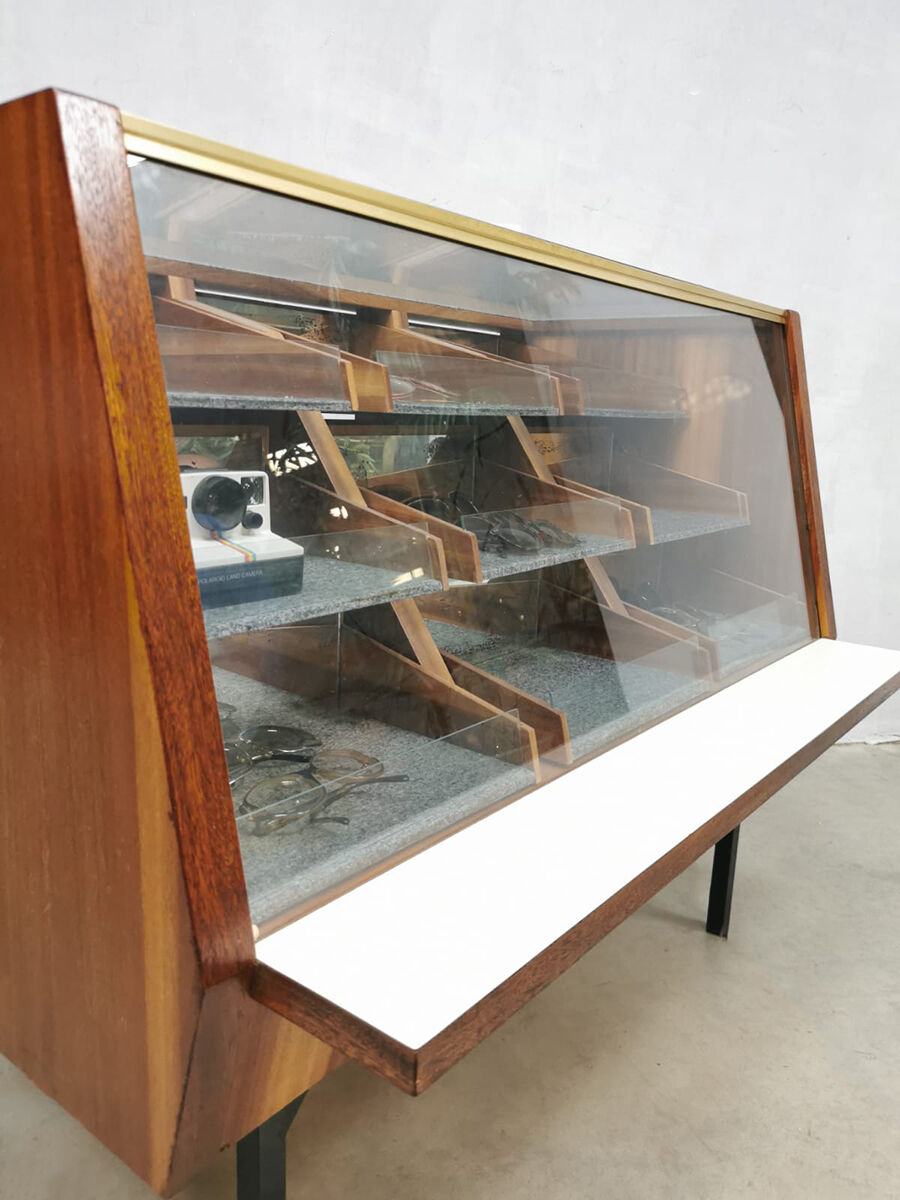 Vintage shop counter ‘Minimalism’