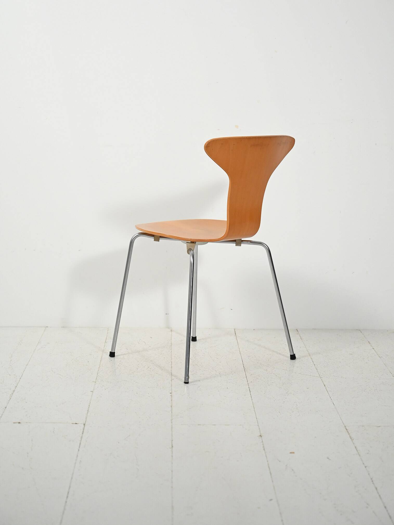 Set of 4 “Mosquito” chairs by Arne Jacobsen