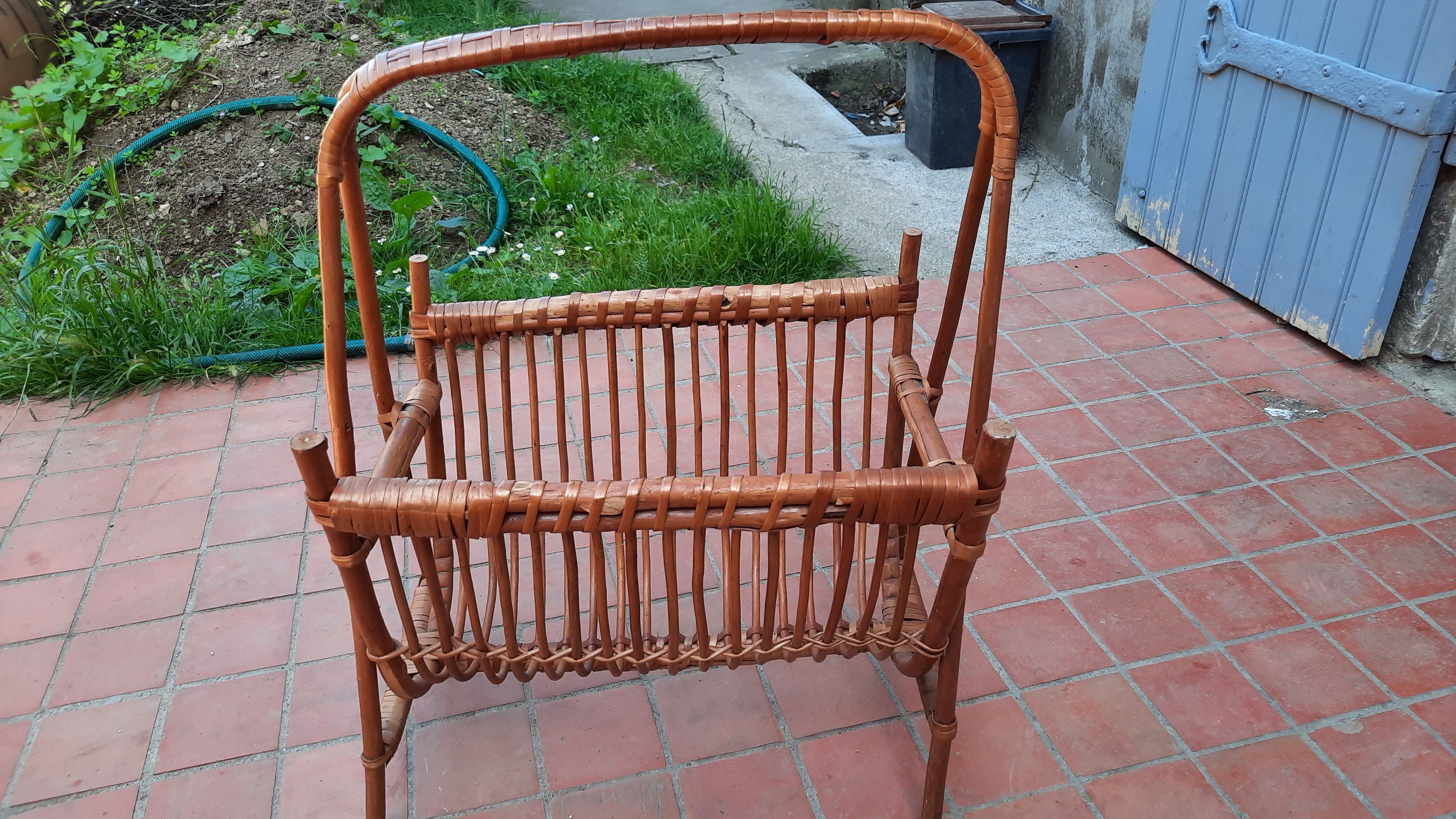 Porte revue en osier