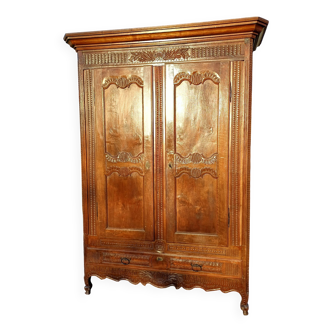Armoire 3 portes , 1 tiroir , noyer 19 éme